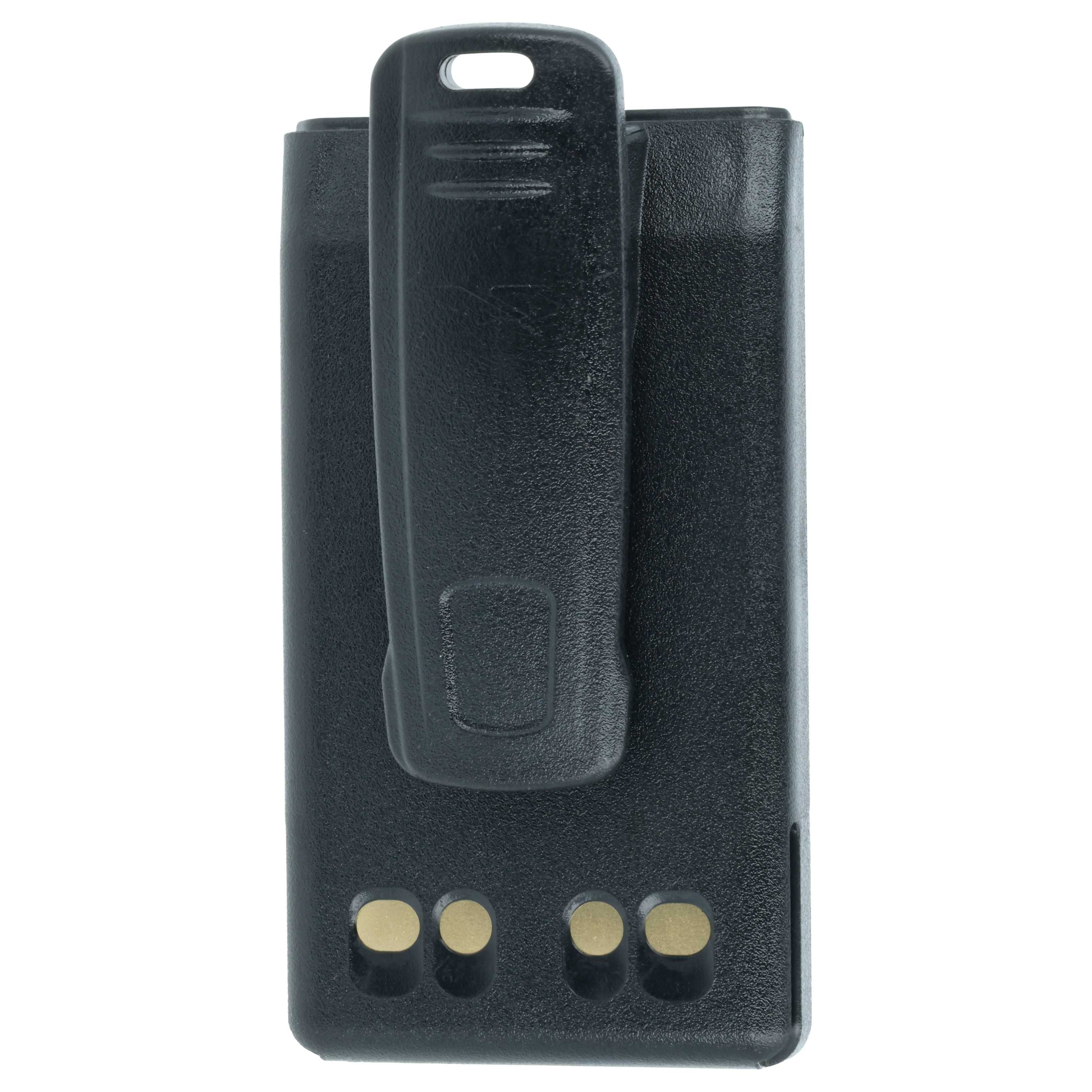Ein schwarzes rechteckiges Akkupack mit Gürtelclip. Unten sind vier goldfarbene Kontakte zu sehen.