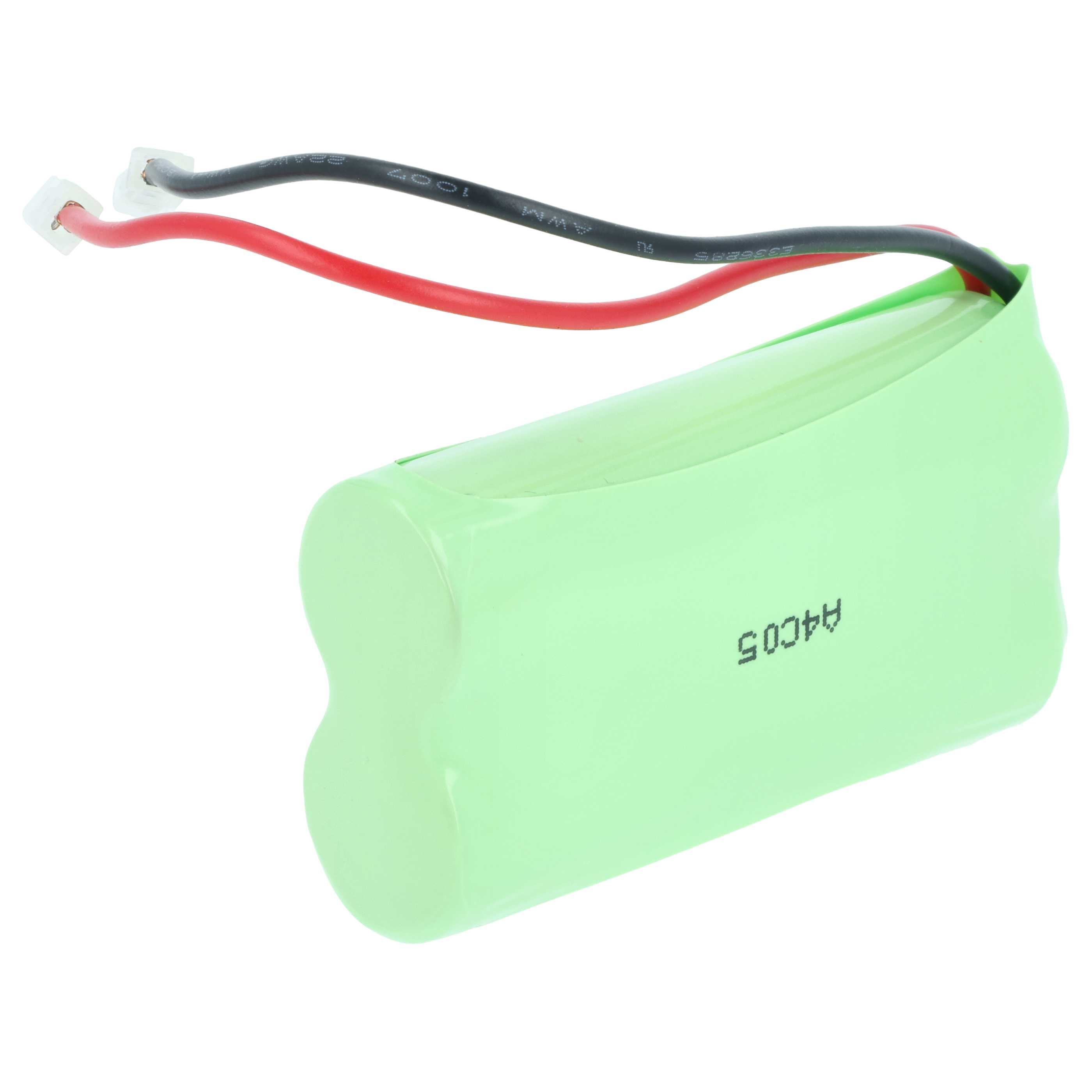 Eine grüne Batterie mit roten und schwarzen Drähten. Die Drähte haben weiße Stecker. Auf der Batterie steht A4C05.