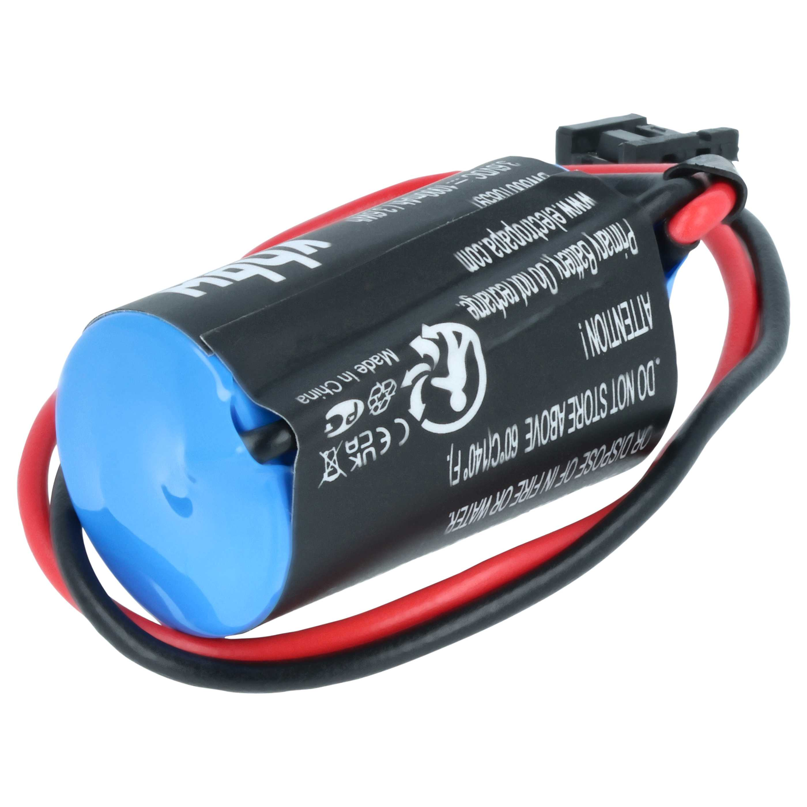 Eine zylindrische Batterie mit blauem Deckel, schwarzem Körper und roten und schwarzen Drähten. Text ist auf dem Körper sichtbar.
