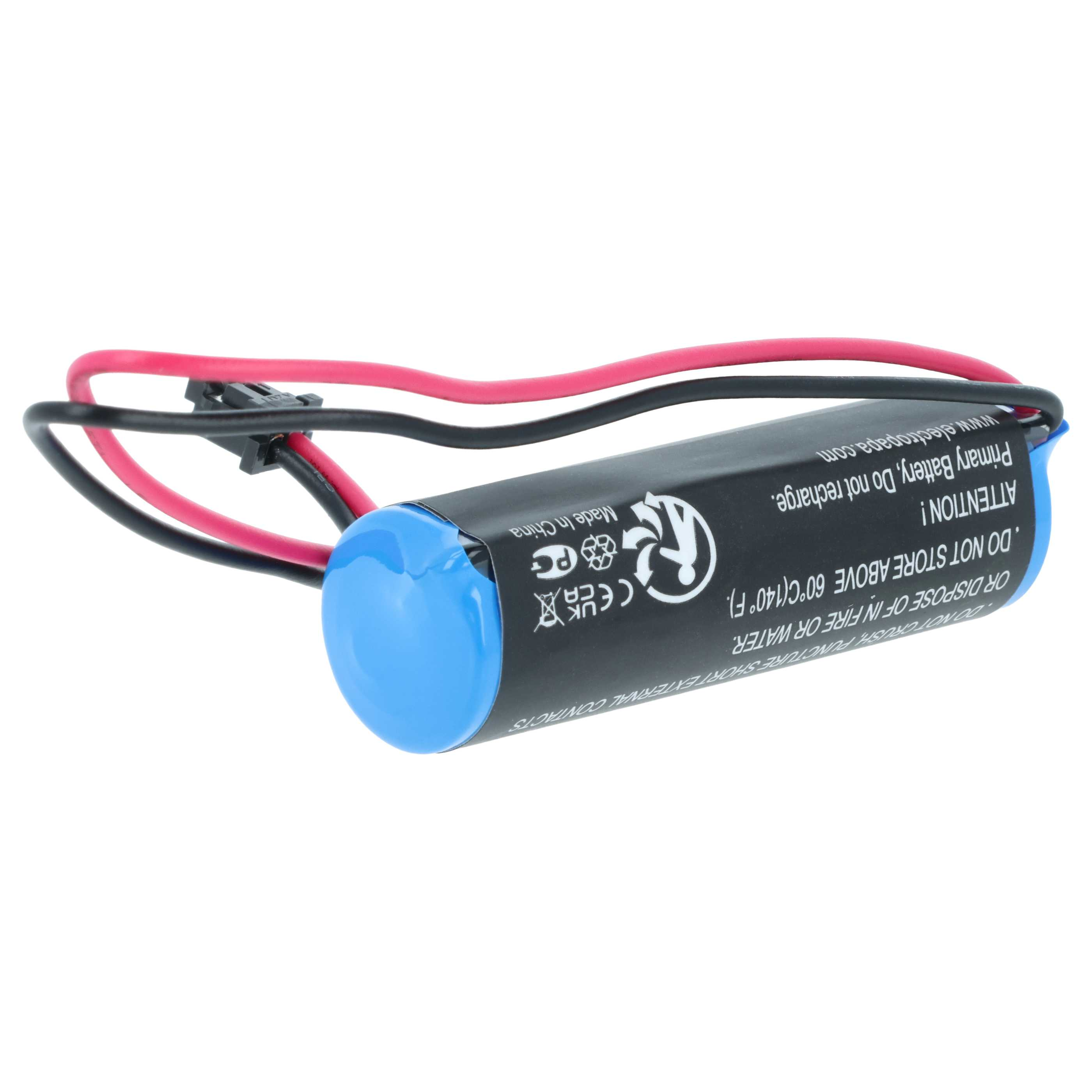Eine zylindrische Batterie mit schwarzem und blauem Gehäuse, an der rote und schwarze Drähte befestigt sind. Warnhinweise sind aufgedruckt.