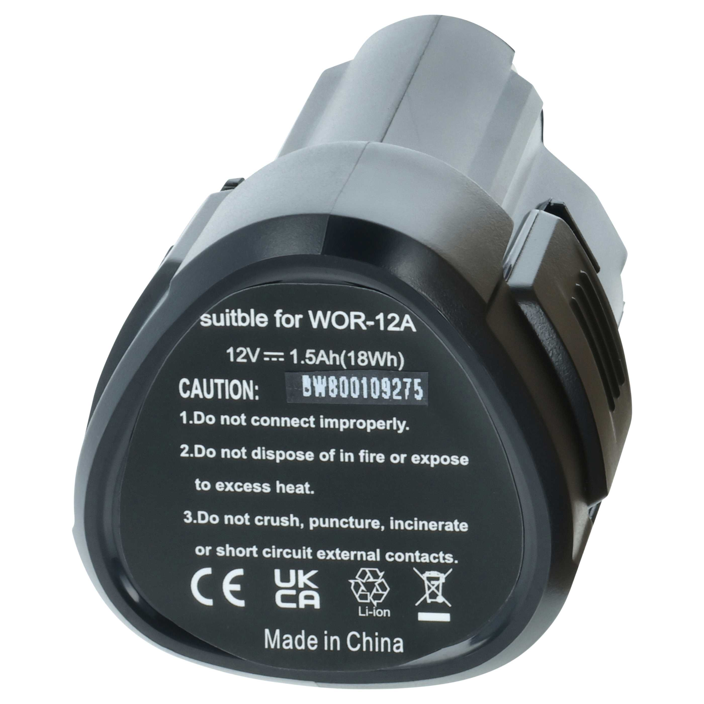 Ein schwarzer und grauer Akku mit Text wie 'suitble for WOR-12A', Warnhinweisen und 'Made in China'.