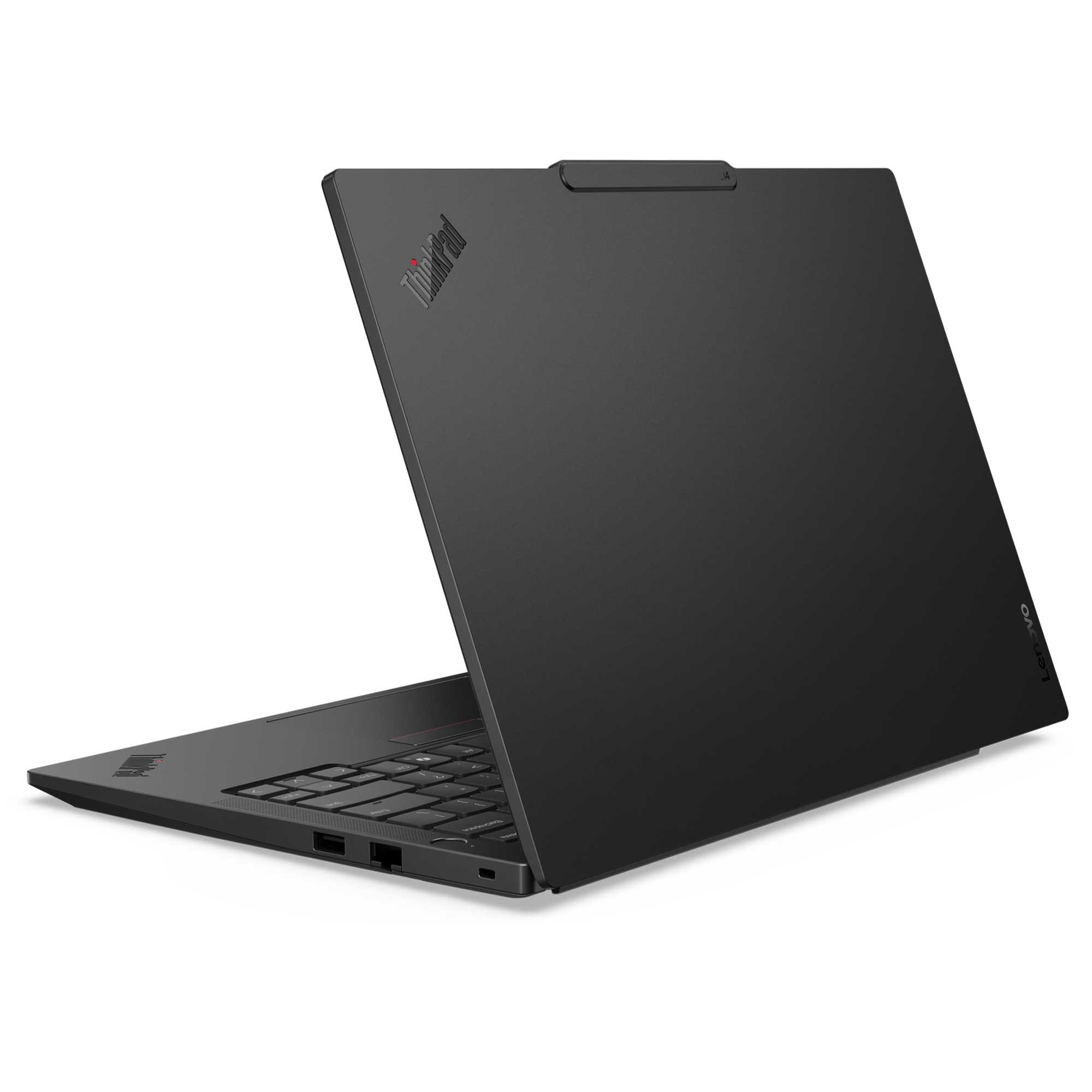 Siyah Lenovo ThinkPad dizüstü bilgisayar, açık. Ekran yukarı doğru eğik. Klavye görünür. Kapakta ThinkPad logosu.