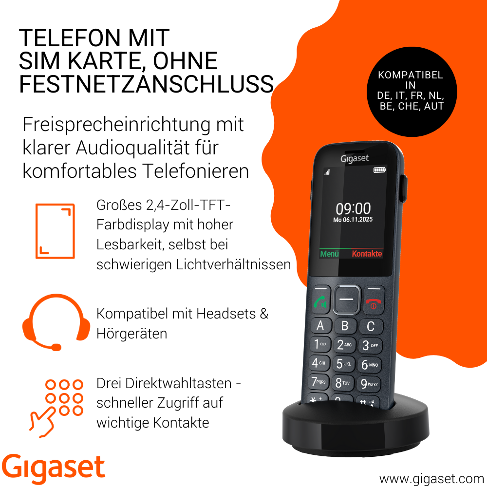 Gigaset-Telefon in Ladestation. Der Bildschirm zeigt Uhrzeit und Datum. Oranger und schwarzer Hintergrund mit Kompatibilitätsinfo.