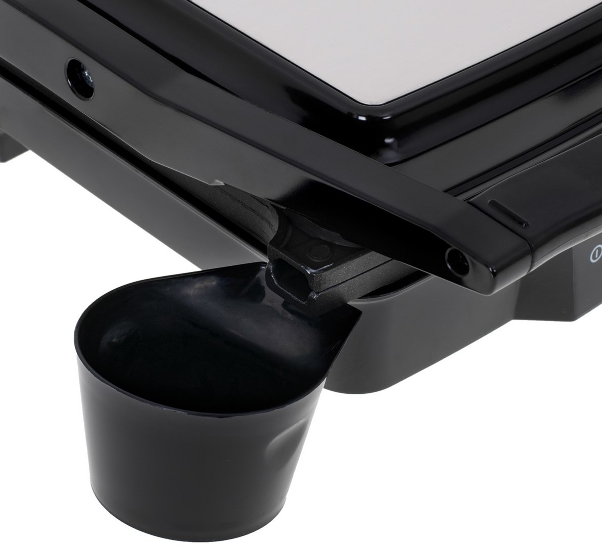 Zbliżenie czarnego urządzenia z elementem w kształcie kubka, prawdopodobnie ekspresu do kawy. Białe tło. Widoczny elegancki design.