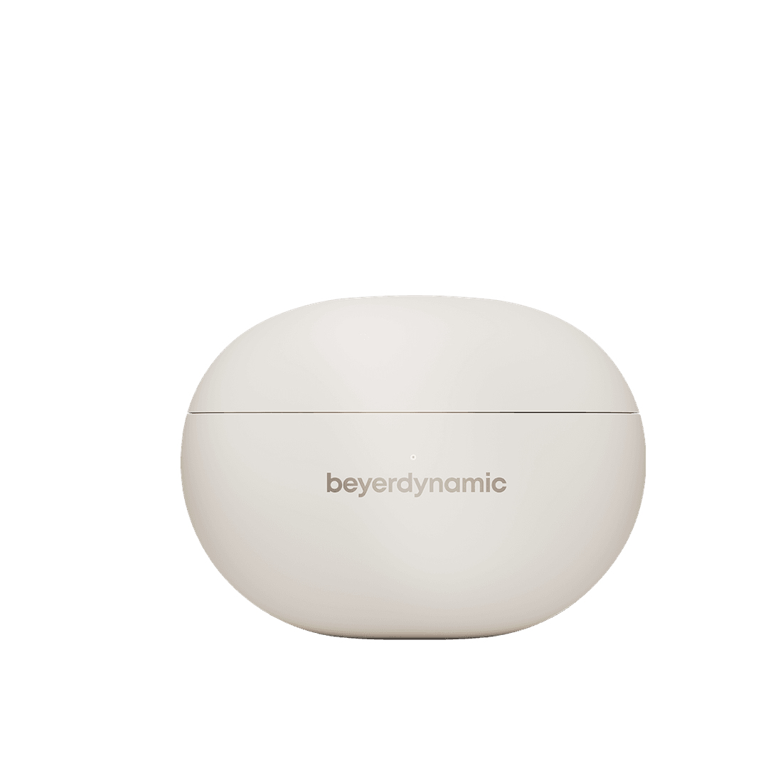 Una funda de producto blanca, ovalada con 'beyerdynamic' impreso, sobre un fondo blanco.