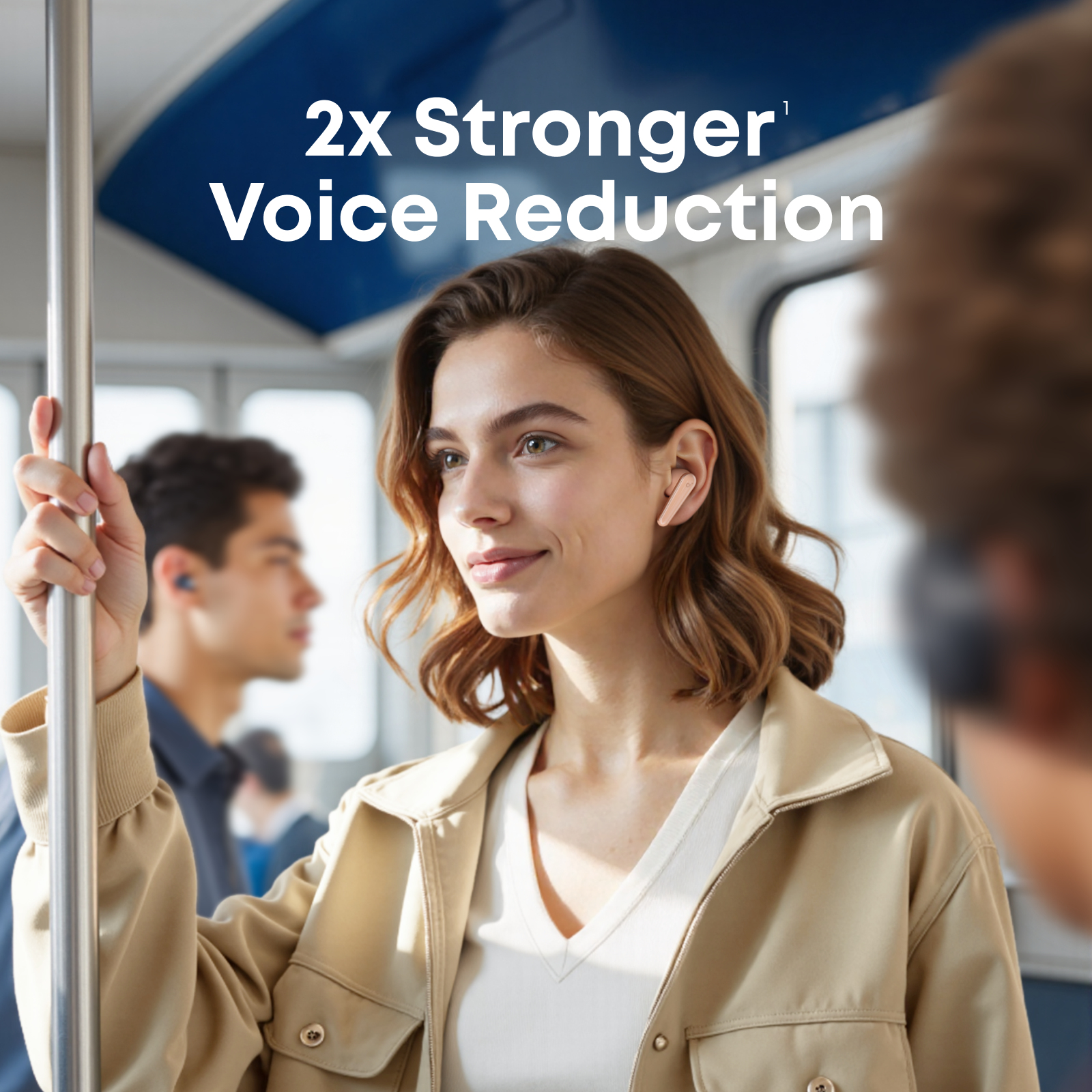 Kobieta w metrze z wkładkami dousznymi. Tekst: '2x Mocniejsza redukcja szumów'.