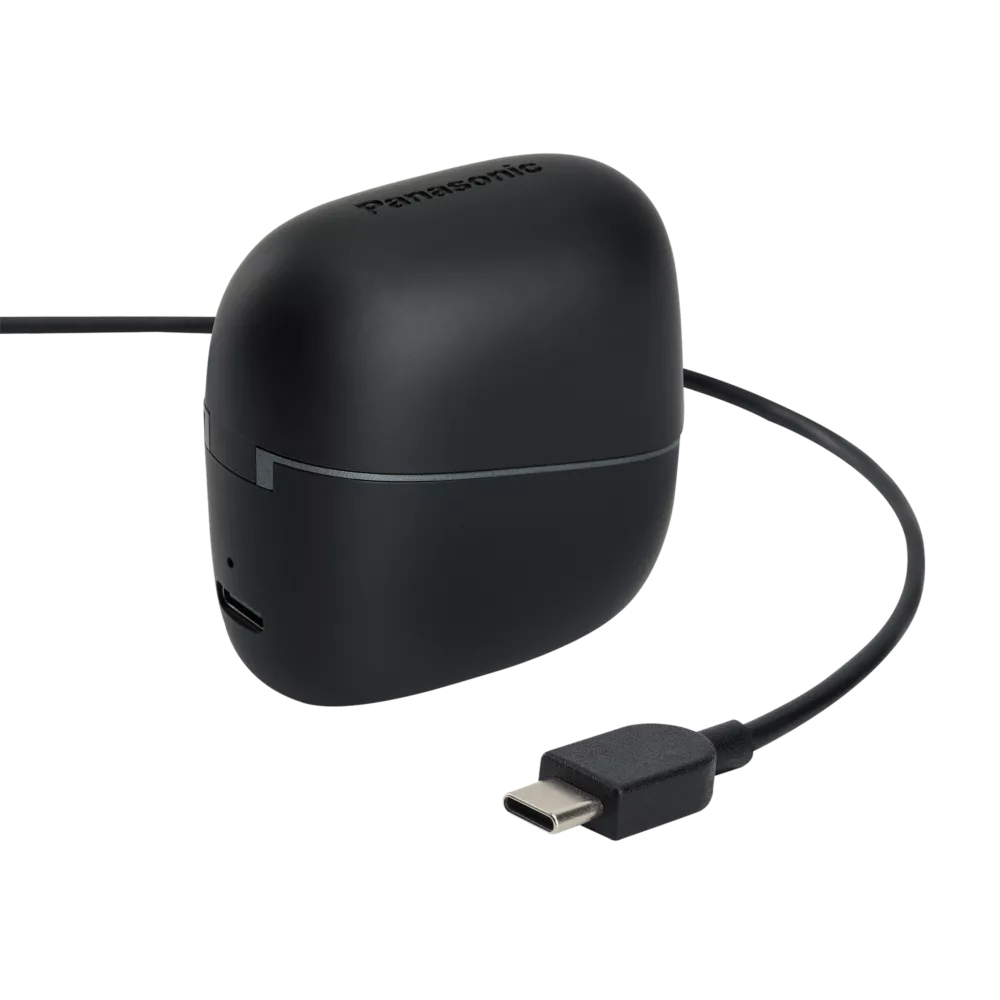 Un dispositivo Panasonic nero con cavo USB-C collegato. Il dispositivo ha una forma arrotondata. Il cavo è nero.