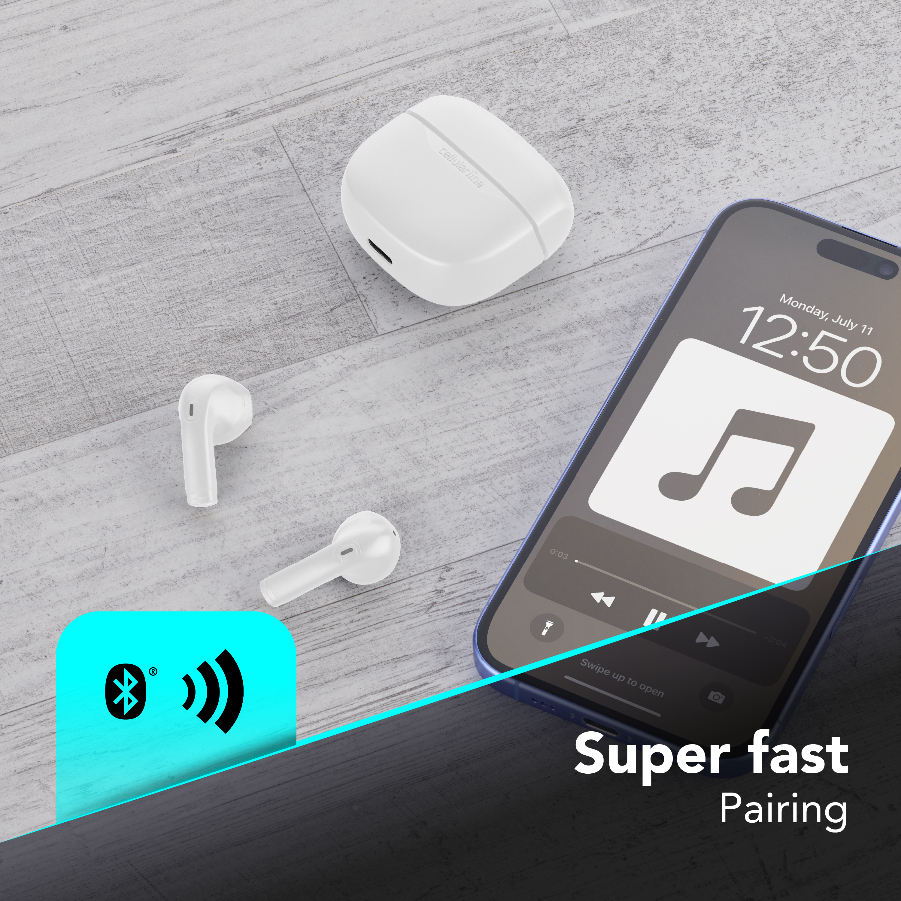 Auricolari bianchi, custodia e smartphone con app musicale. Icona Bluetooth visibile. Testo: 'Super fast Pairing'.