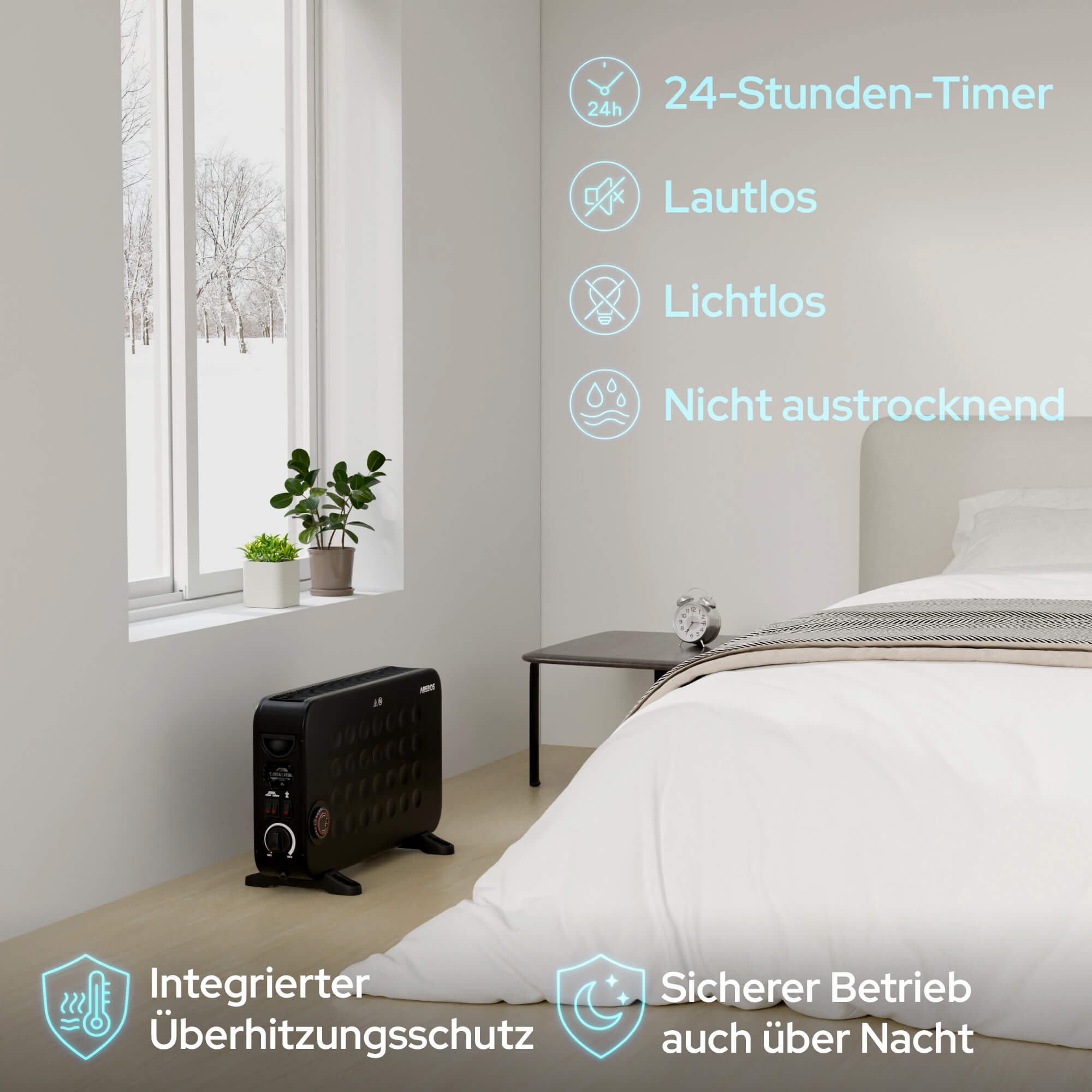 Ein schwarzer Heizlüfter neben einem Fenster mit Pflanzen, einem Bett und einem Tisch mit Wecker. Schnee draußen.