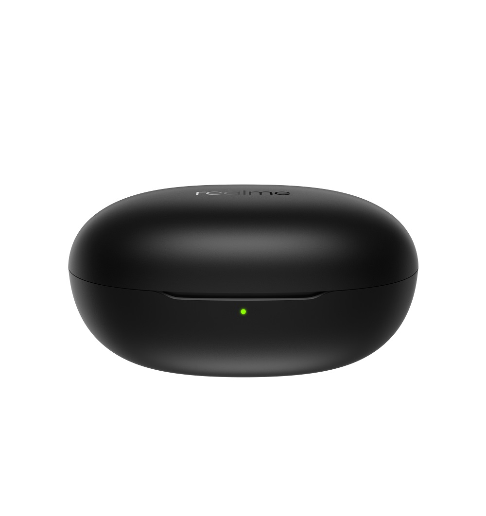 Un astuccio di ricarica per auricolari nero, a forma ovale. La parola "realme" è in alto. Una piccola luce verde è visibile davanti.