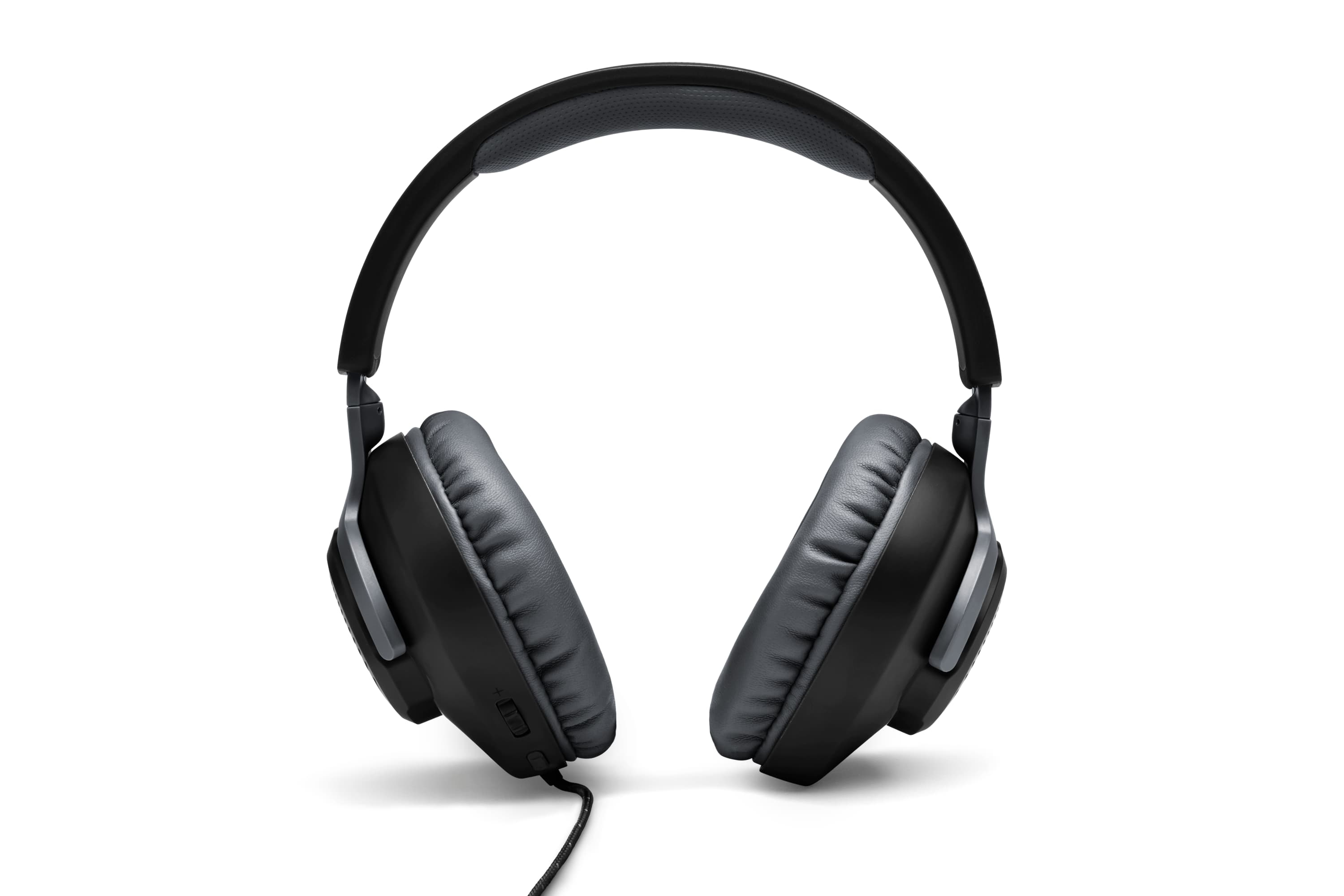 Auriculares negros sobre fondo blanco. Los auriculares tienen orejeras grandes y una diadema acolchada. Se ve un cable.