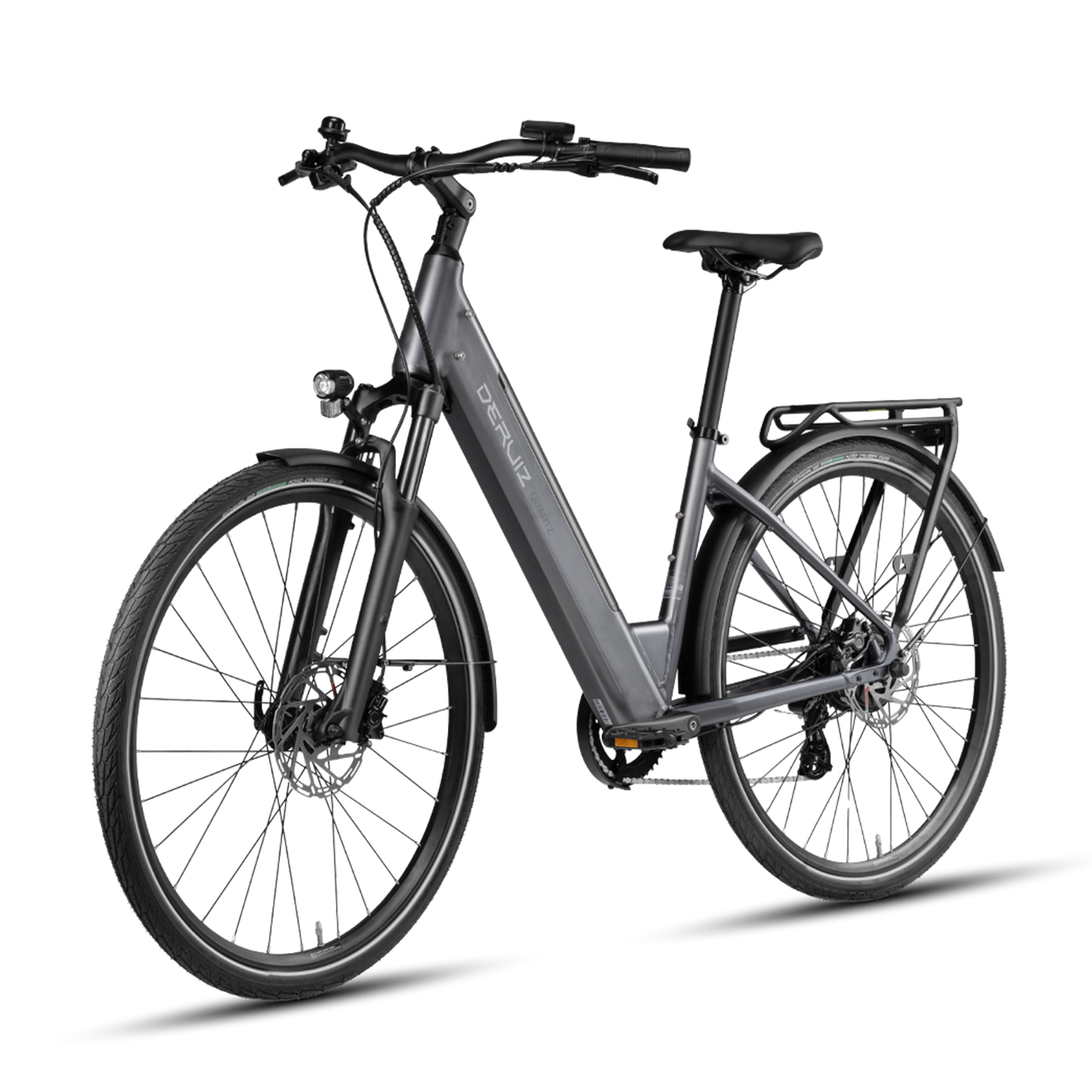 Ein graues Elektrofahrrad mit schwarzen Reifen und Komponenten ist auf weißem Hintergrund isoliert. Der Markenname ist auf dem Rahmen sichtbar.