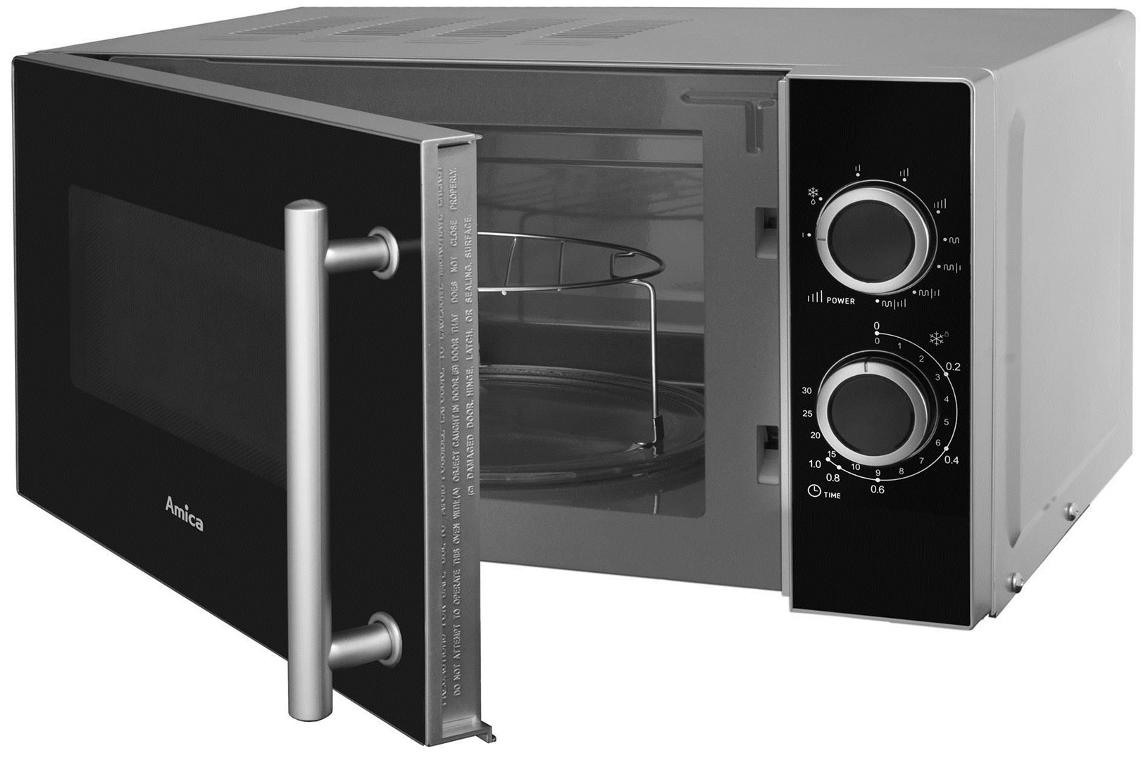 Kuchenka mikrofalowa z otwartymi drzwiami. Drzwi są czarne, ze srebrną rączką. Panel sterowania jest czarny. Są pokrętła do regulacji mocy i czasu.