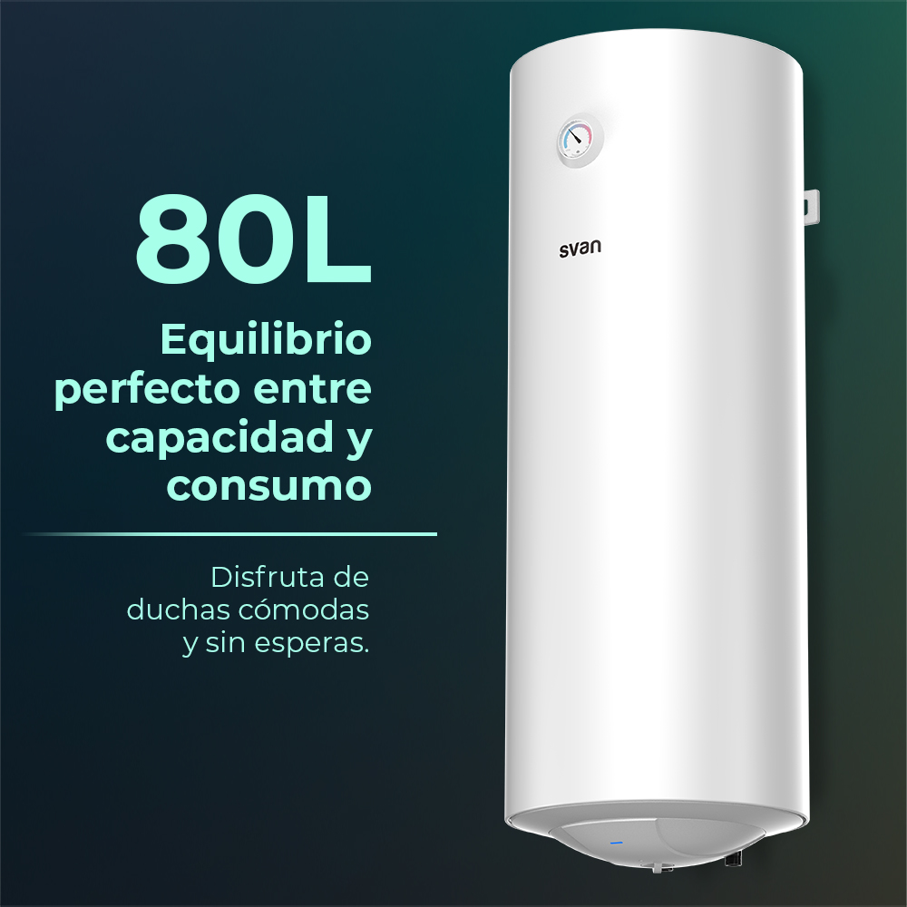 Un calentador de agua blanco con la marca 'svan'. El texto dice '80L', 'Equilibrio perfecto entre capacidad y consumo' y 'Disfruta de duchas cómodas y sin esperas'.