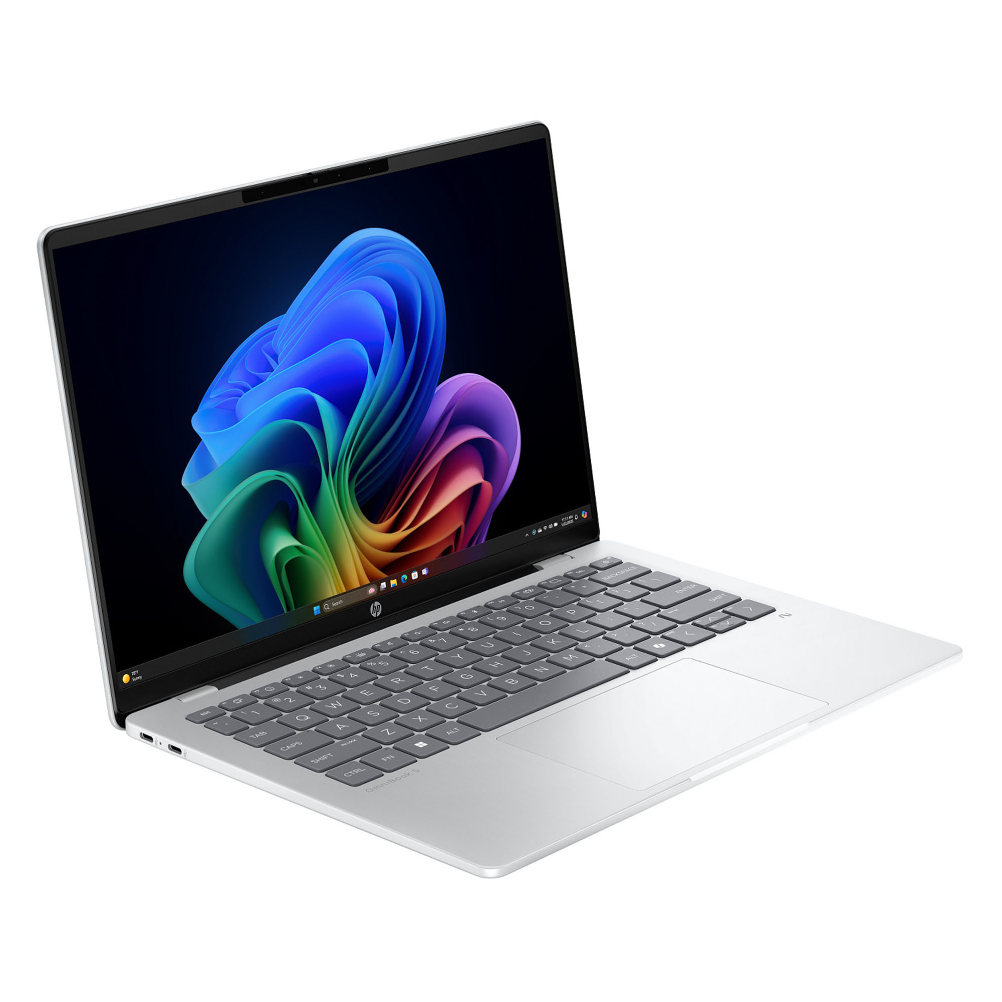 Beyaz arka plan üzerinde gümüş dizüstü bilgisayar, ekran renkli soyut grafik görüntüler. Klavye görünür. HP logosu mevcut.