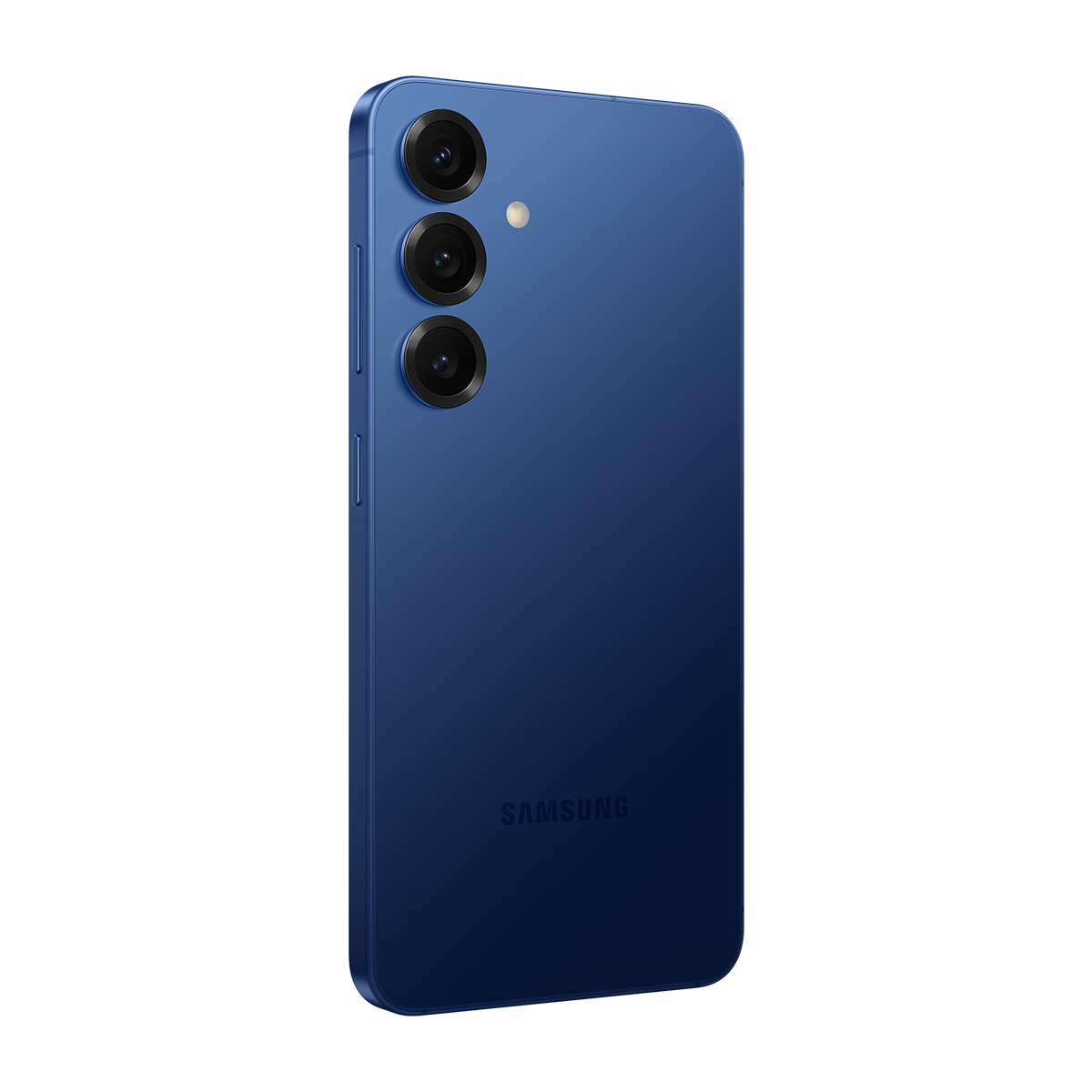 Mavi bir akıllı telefonun arkası. Üç kamera lensi ve bir flaş görülüyor. Samsung logosu altta. Telefon beyaz bir arka plan üzerinde.