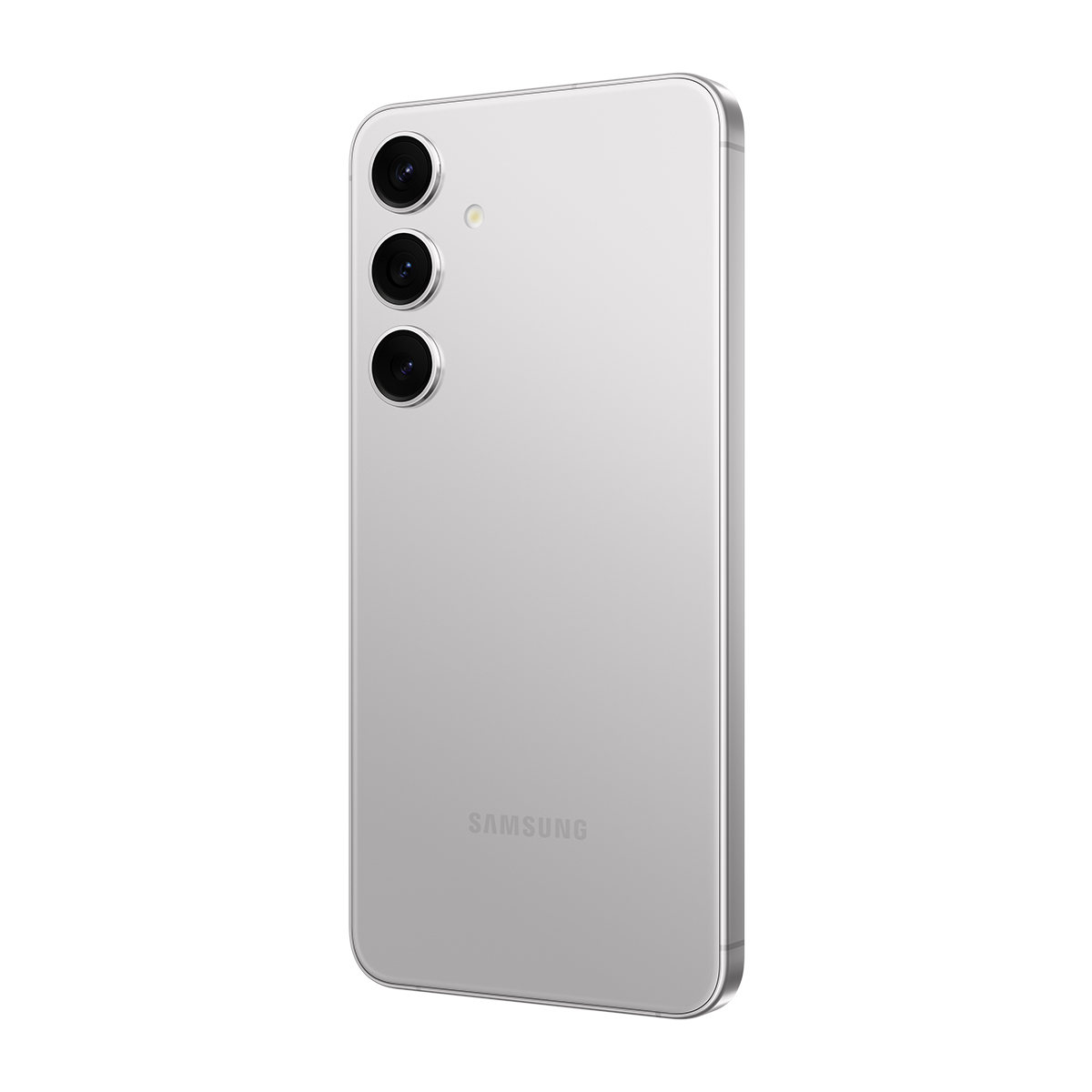 Gümüş bir Samsung telefonun arkası gösteriliyor. Üç dikey olarak istiflenmiş kamera lensine sahip. Samsung logosu altta.