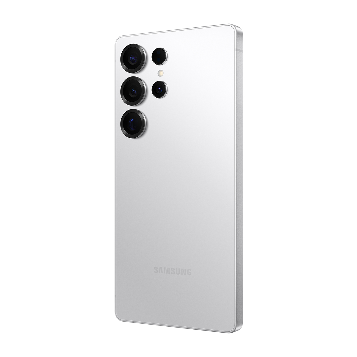 Çoklu arka kameraya sahip beyaz bir Samsung akıllı telefon. Telefon açılı, arkasını ve yanını gösteriyor.