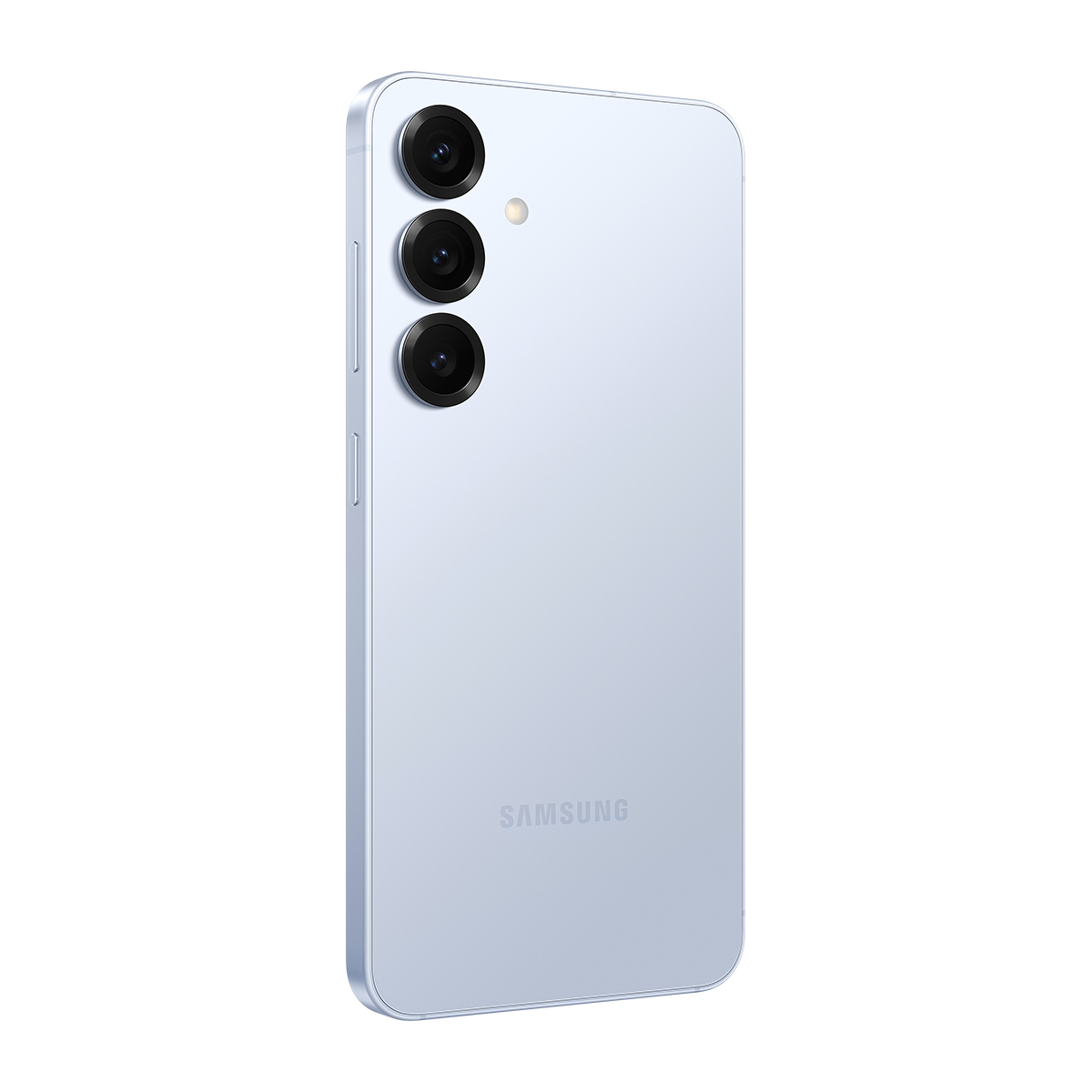 Açık mavi bir Samsung telefonun arkası, üç kamera lensi, bir flaş ve 'SAMSUNG' markası. Telefon beyaz bir arka plan üzerinde.