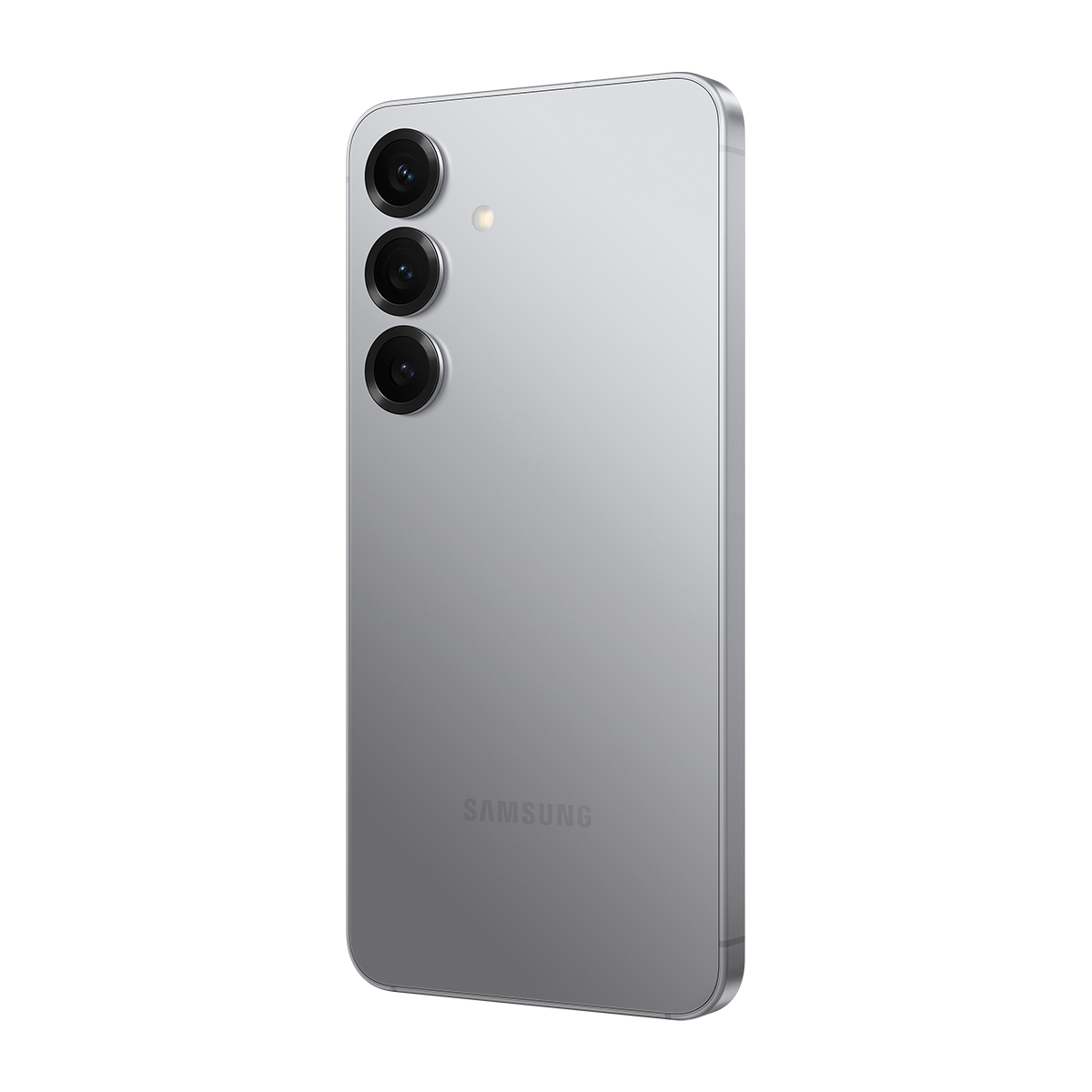 Gümüş renkli bir akıllı telefon, arka görünüm. Üç kamera lensi dikey olarak hizalanmış. Samsung logosu görünür. Arka plan beyazdır.