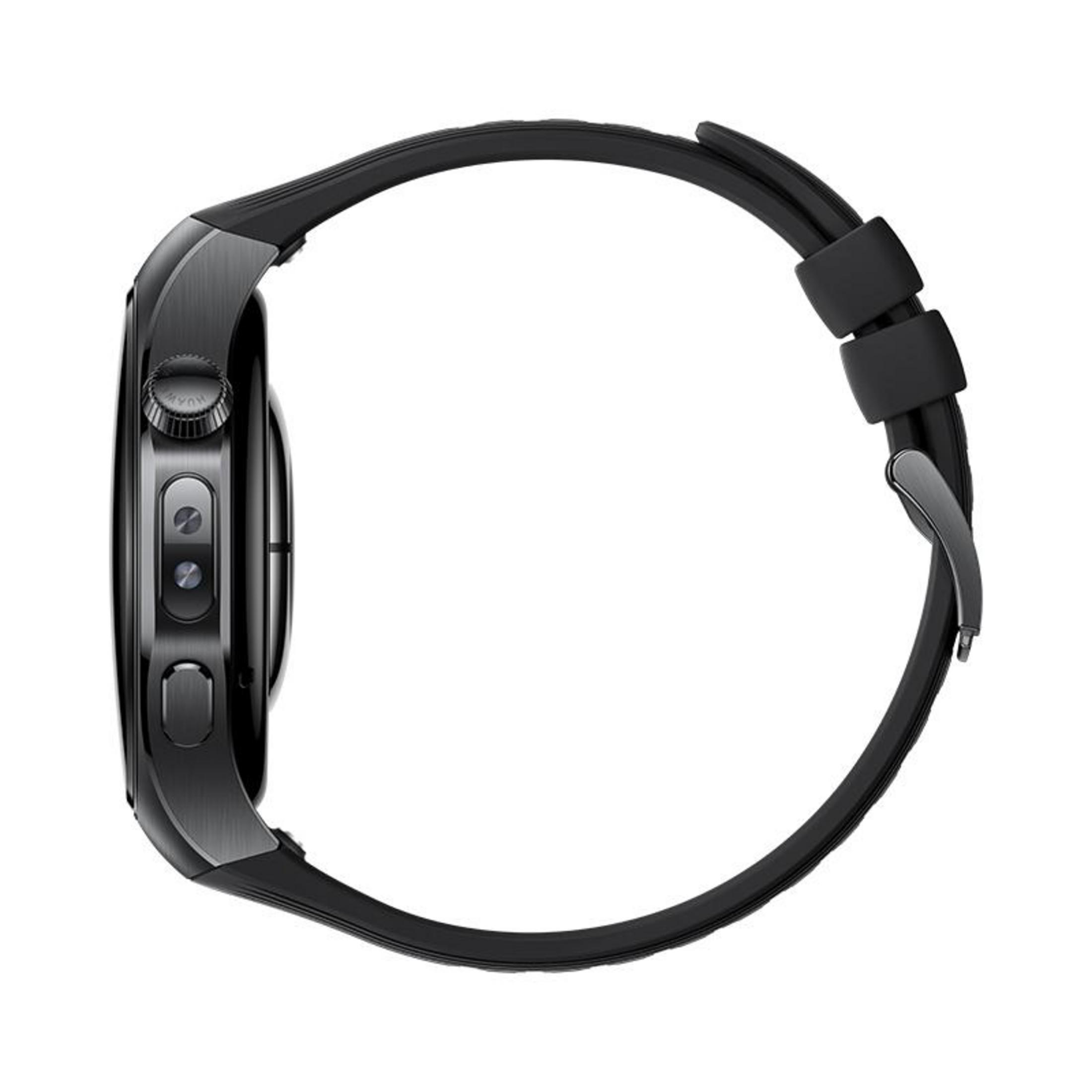 Schwarze Smartwatch auf weißem Grund. Sie hat ein rundes Zifferblatt und ein schwarzes Armband.