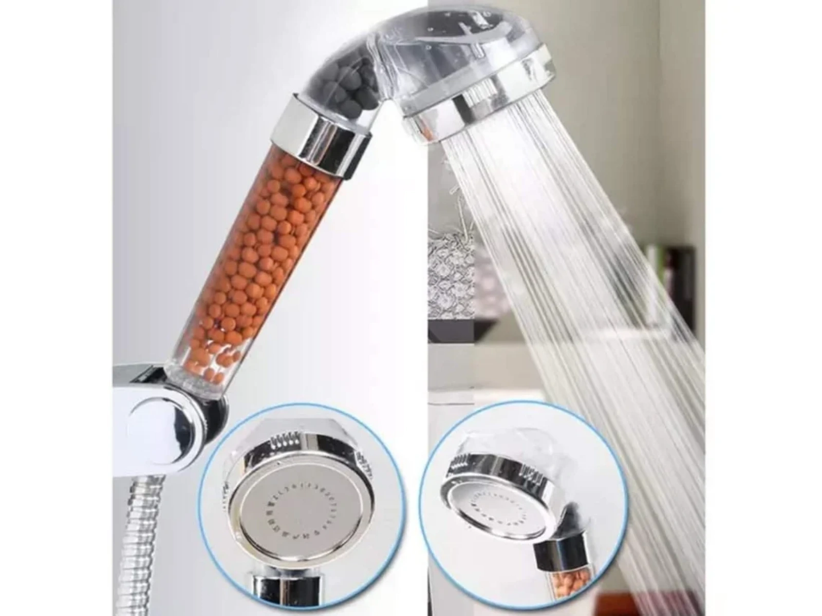 Ein Duschkopf mit fließendem Wasser. Er hat ein transparentes Rohr, das mit orangefarbenen Kugeln gefüllt ist. Der Kopf ist silber und klar.