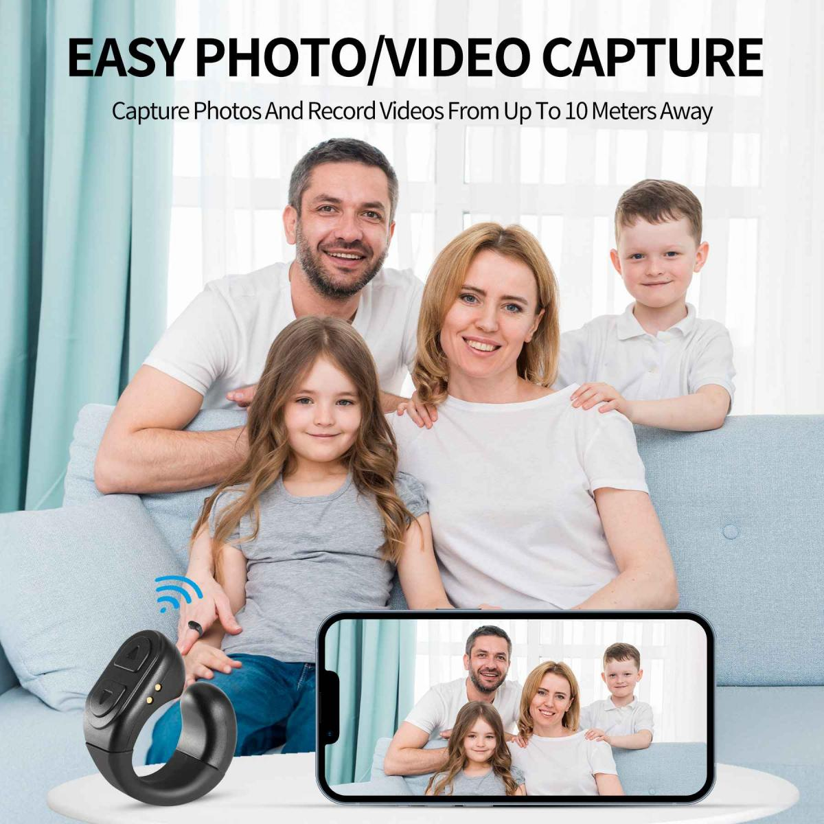 Fünfköpfige Familie auf einer Couch, die eine Fernbedienung benutzt, um ein Foto zu machen. Das Telefon zeigt dieselbe Familie.
