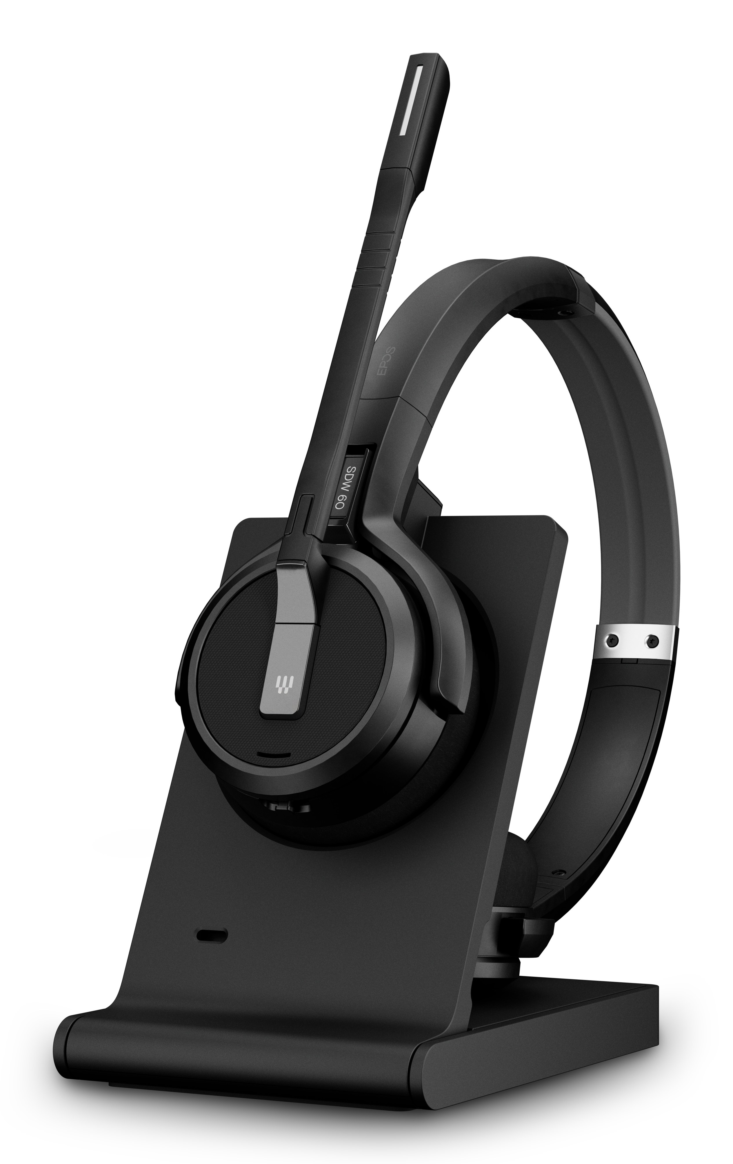 Cuffie nere su supporto nero. L'auricolare ha un microfono ed è wireless. Sfondo bianco.