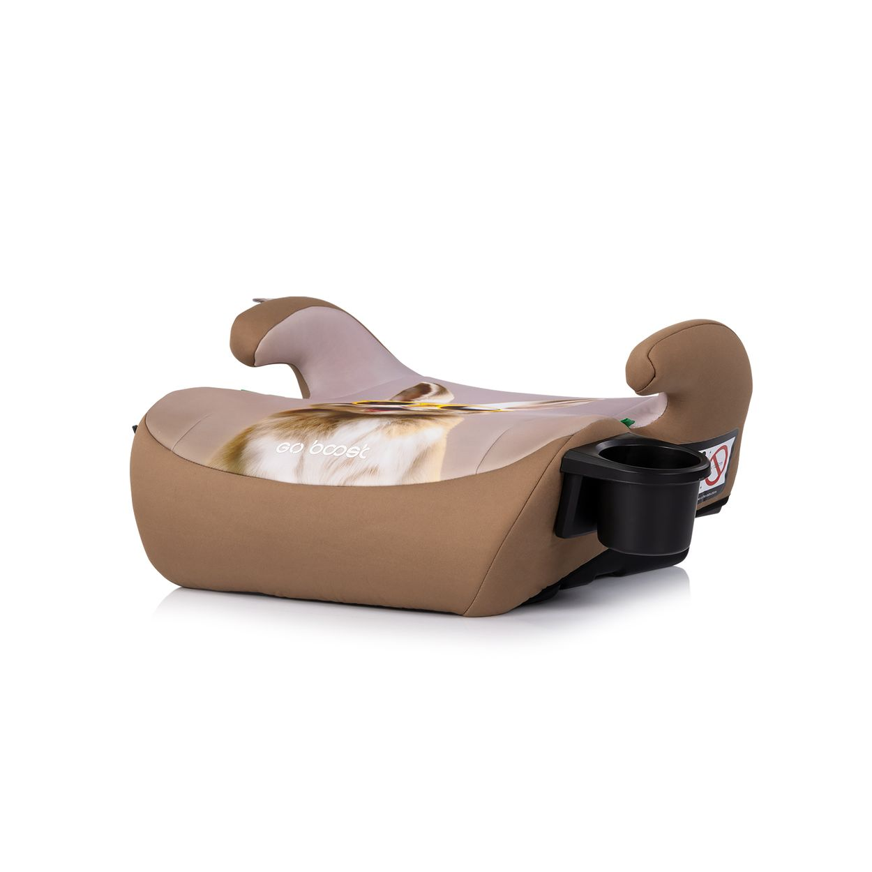 Ein brauner und beigefarbener Autositz für Kinder mit einem schwarzen Getränkehalter. Der Sitz hat einen Hundeaufdruck und die Worte 'go boost'.