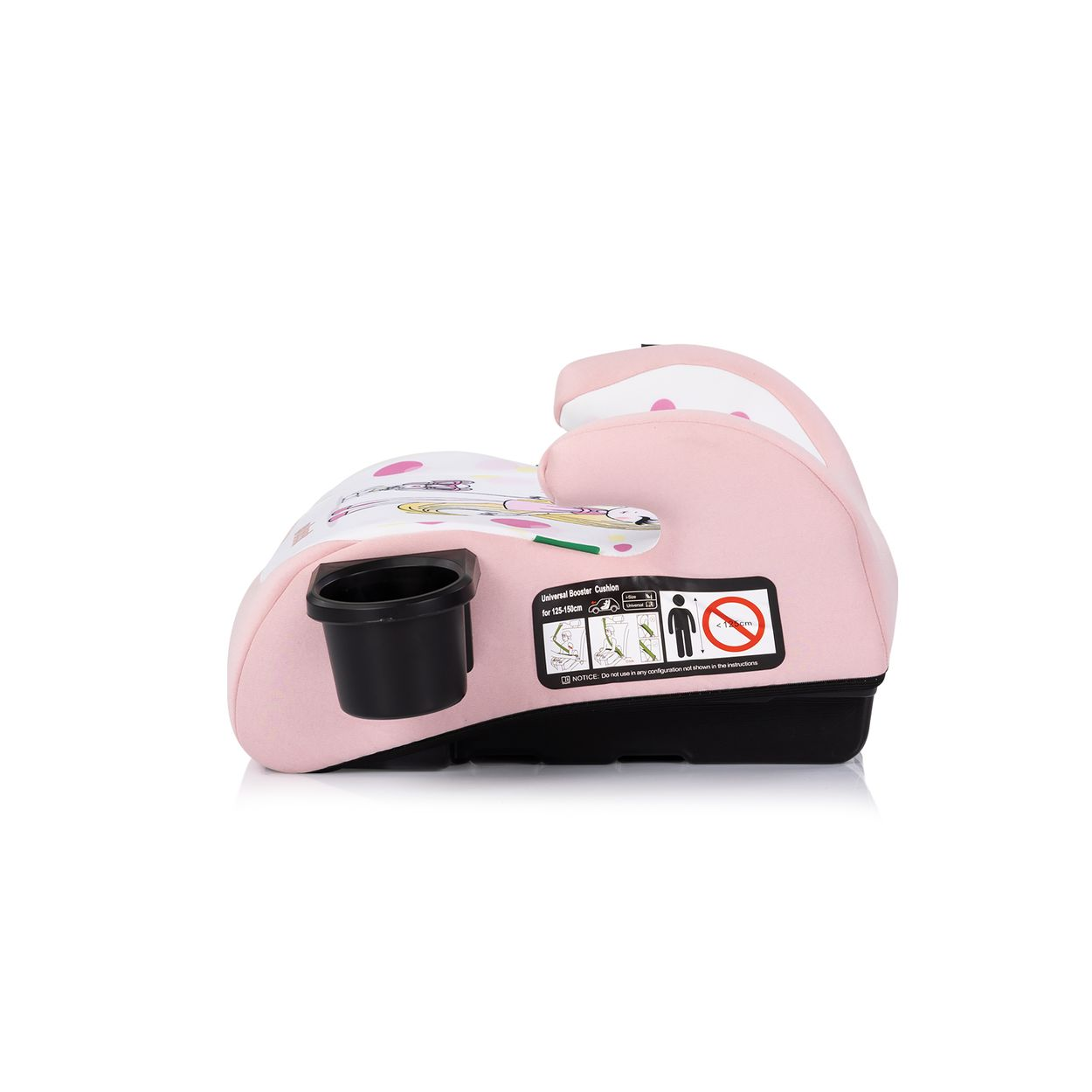 Ein rosa Kindersitz mit einem schwarzen Becherhalter. Er hat ein weißes und rosa gemustertes Design. Der Sitz ruht auf einer weißen Oberfläche.
