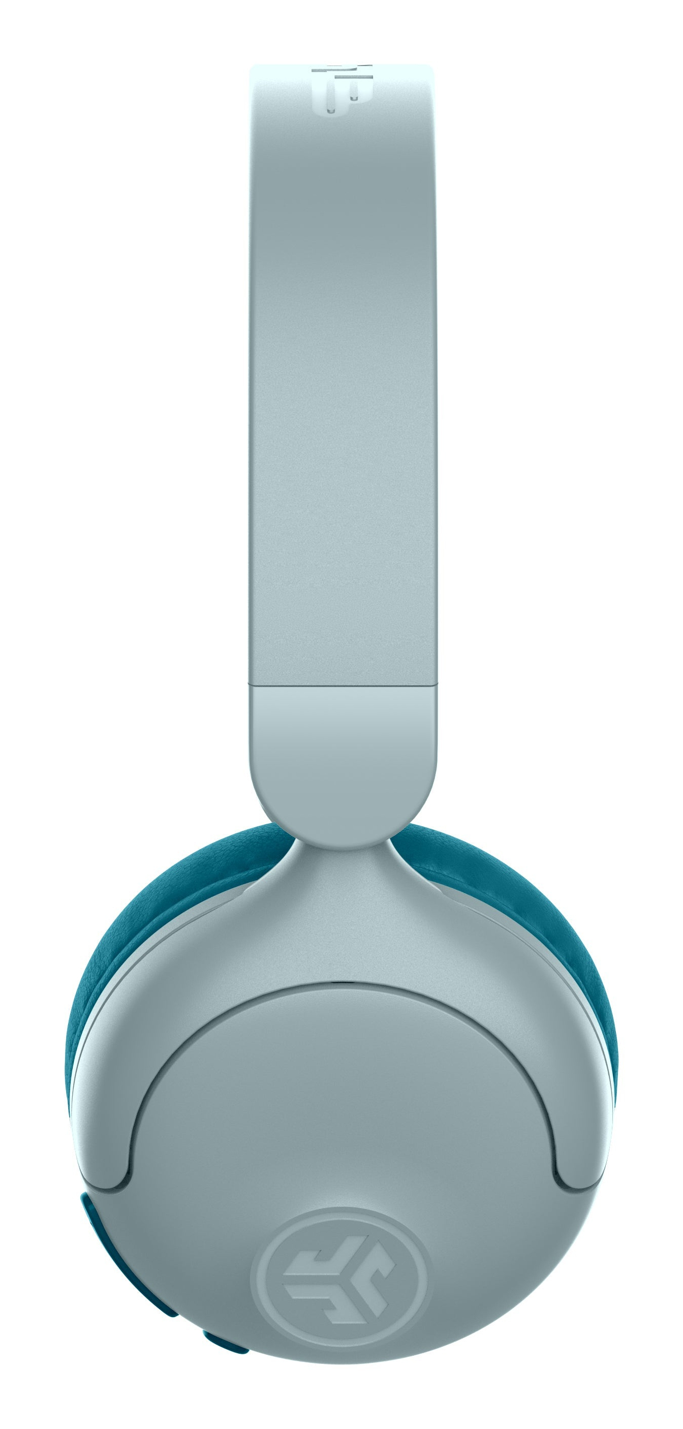 Gros plan sur un casque bleu clair. Les oreillettes ont un rembourrage bleu sarcelle foncé. L'arceau est bleu clair.