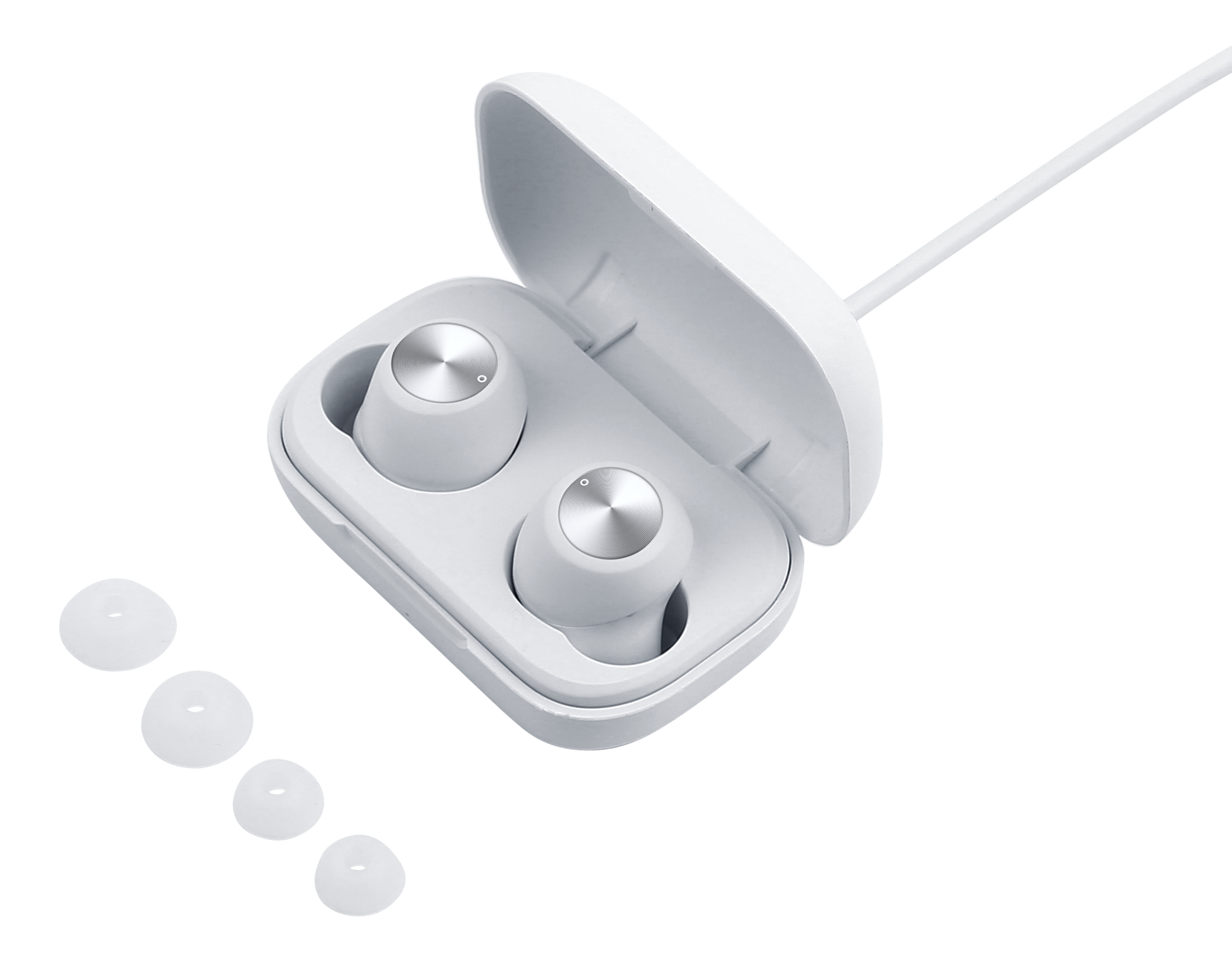 Auricolari wireless bianchi in custodia di ricarica, con auricolari extra. Cavo bianco collegato.