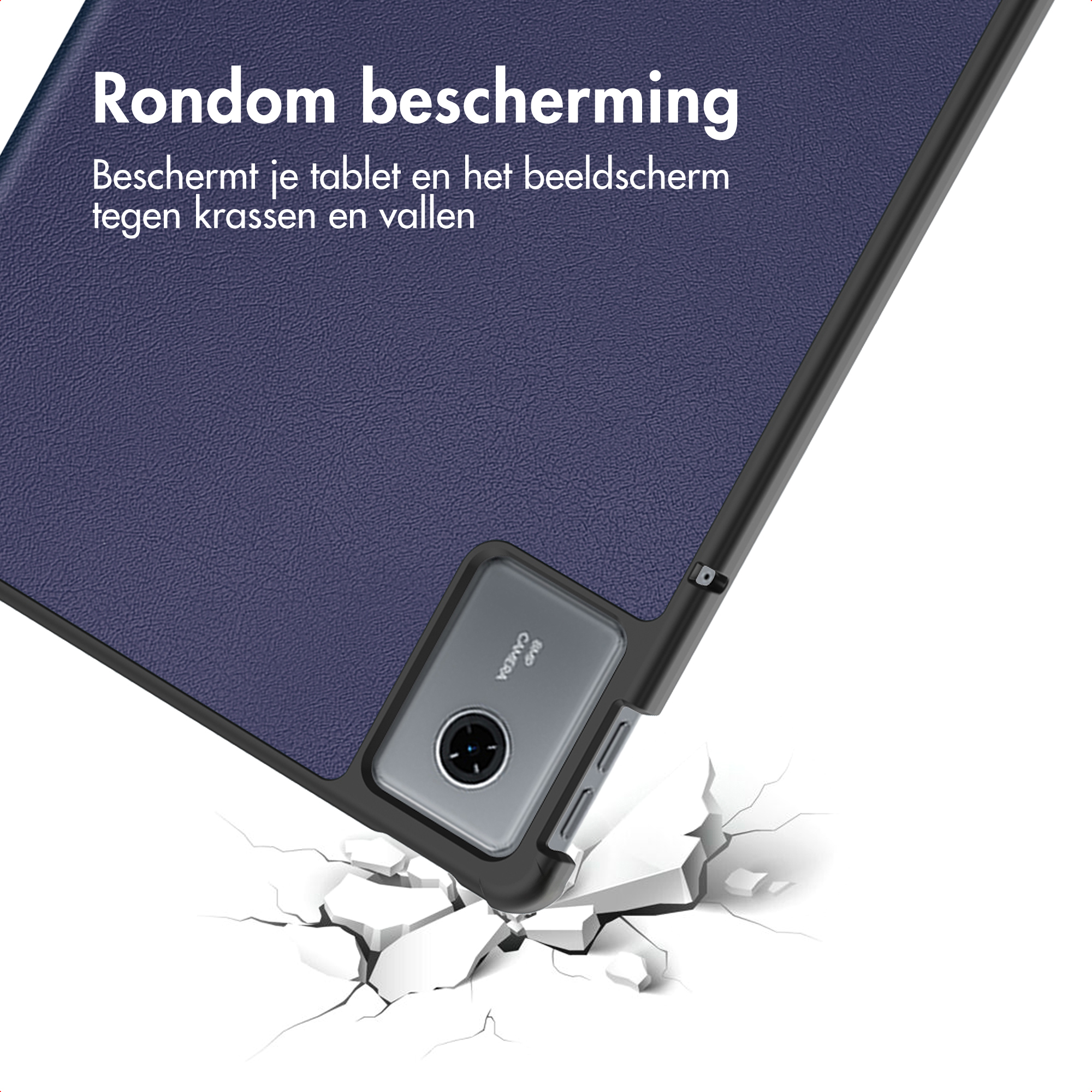Schuin geplaatste tablethoes, marineblauwe textuur, zwart frame. Tabletcamera zichtbaar. Versplinterd grondeffect in wit.