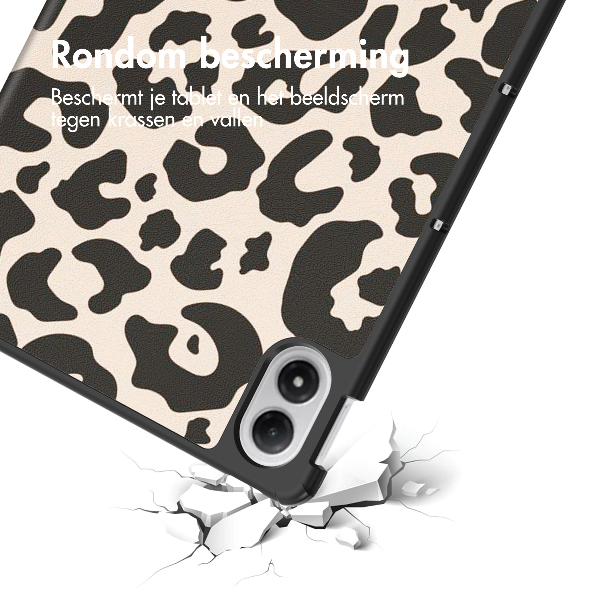 Tablethoesje met luipaardprint, valt op gebarsten grond, beschermt het scherm.
