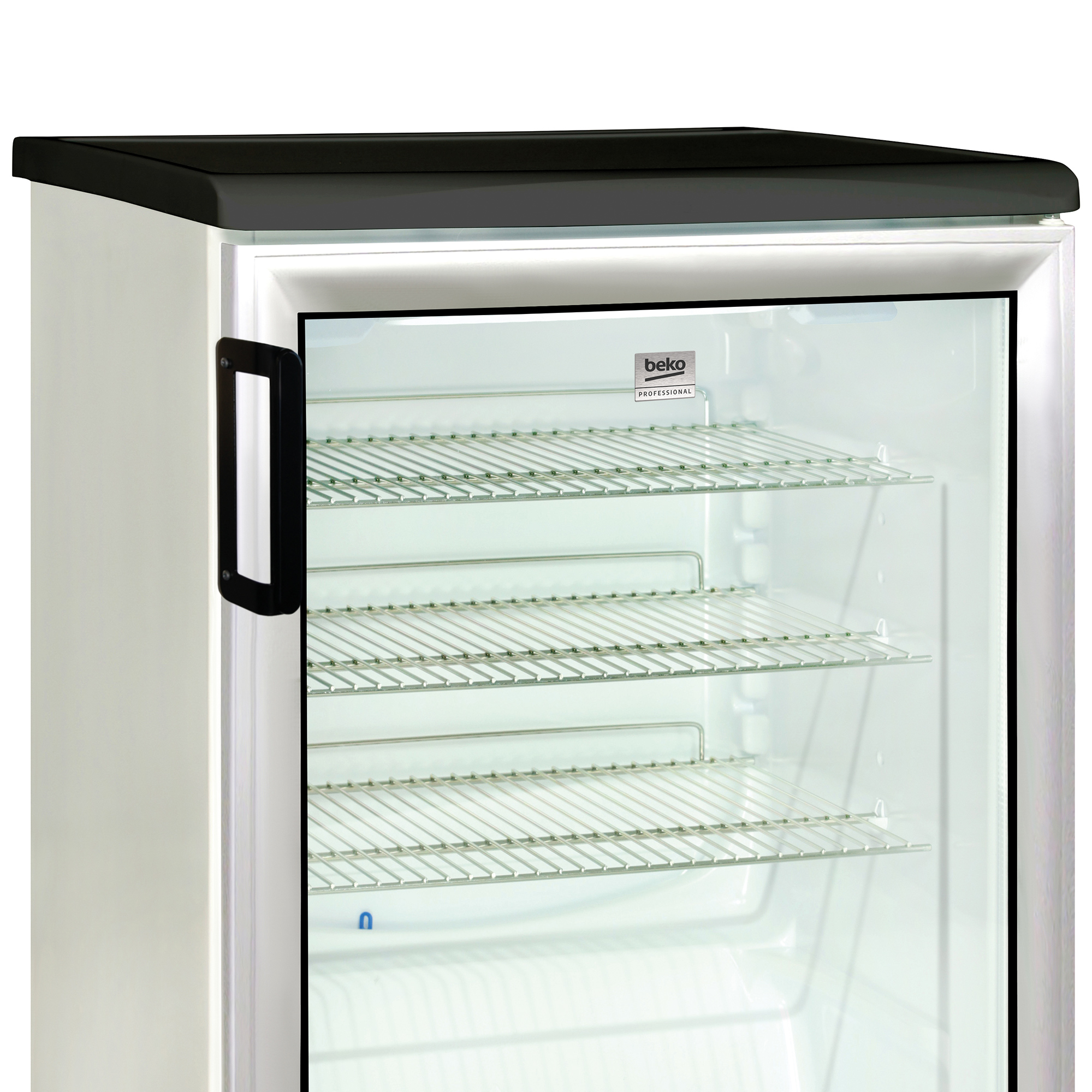 Ein weißer Beko-Kühlschrank mit Glastür. Im Inneren befinden sich Metallregale. Auf der linken Seite befindet sich ein schwarzer Griff. Die Oberseite ist schwarz.