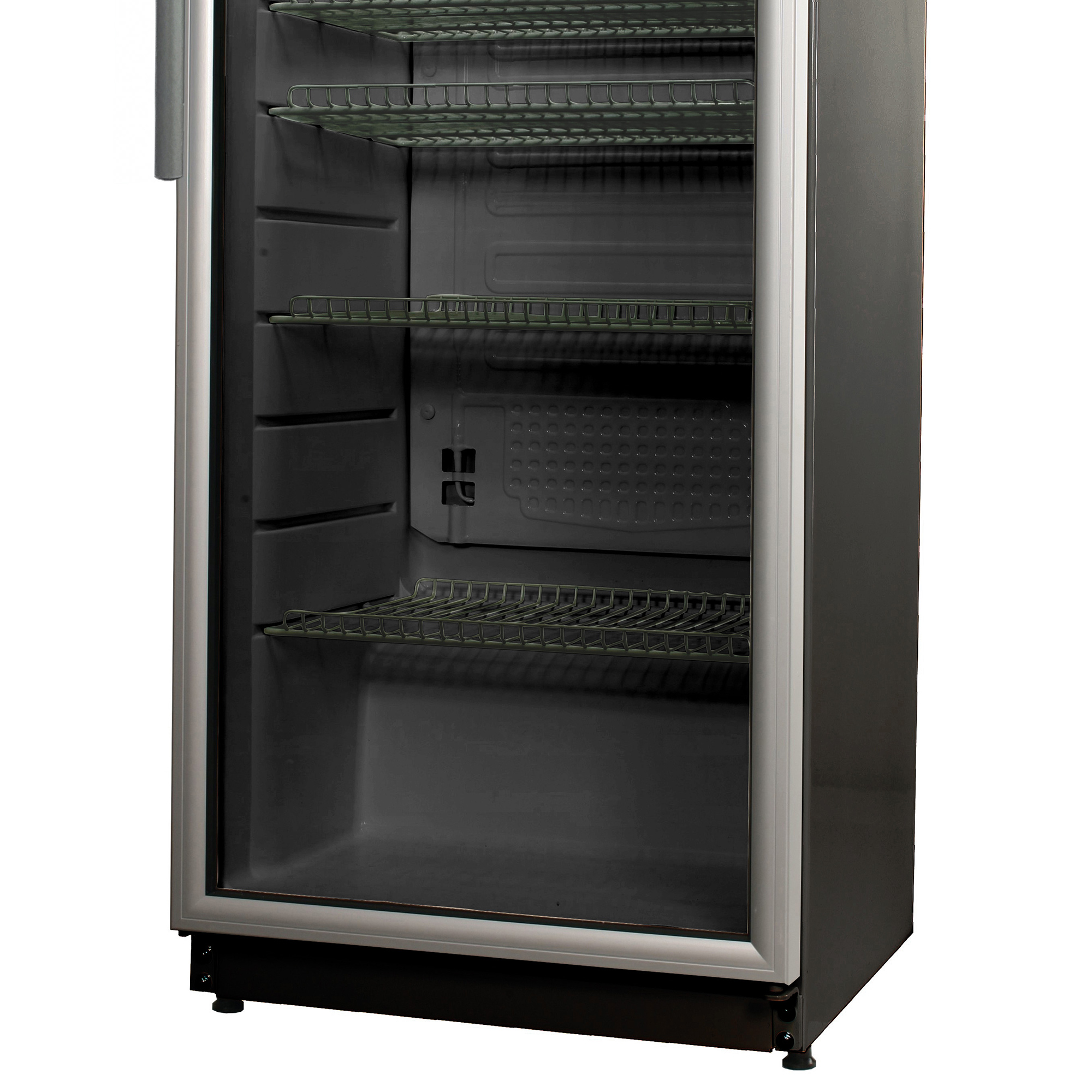 Ein leerer Kühlschrank mit silbernem Rahmen. Er hat Drahtregale und einen schwarzen Innenraum. Die Tür ist geschlossen.