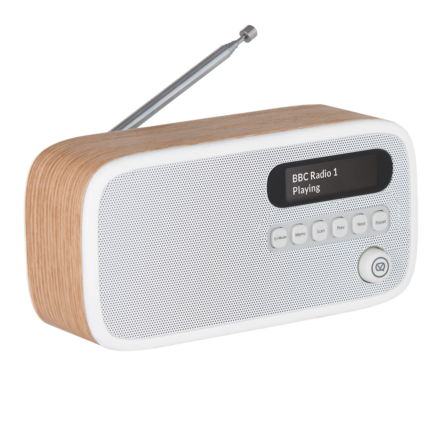 Ein Holz- und Weißradio zeigt "BBC Radio 1 Playing". Es hat Knöpfe und eine Antenne. Das Radio steht auf weißem Hintergrund.