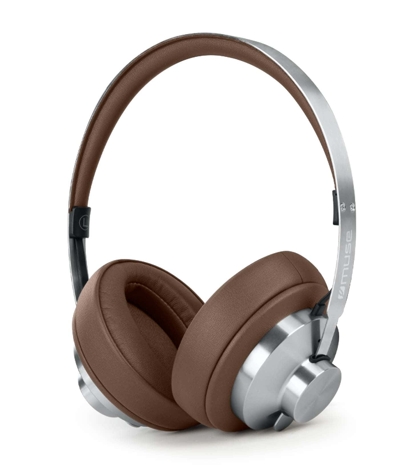Braune und silberne Kopfhörer auf weißem Hintergrund. Ohrmuscheln und Kopfband sind braun, Metallteile silbern.