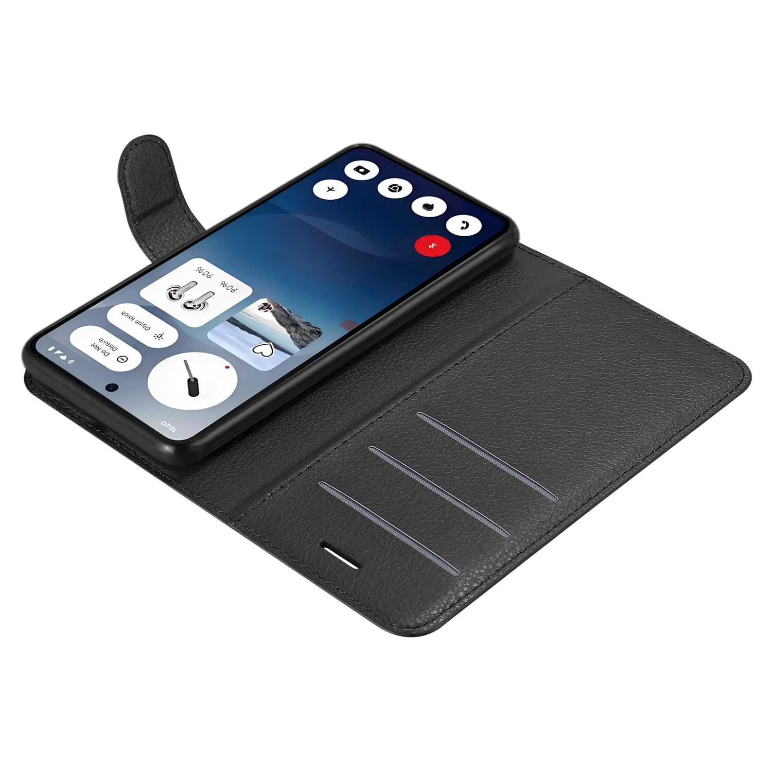 Ein Smartphone in einer schwarzen Lederhülle. Der Bildschirm zeigt Wetter-Widgets. Die Hülle ist geöffnet und zeigt Kartenfächer.