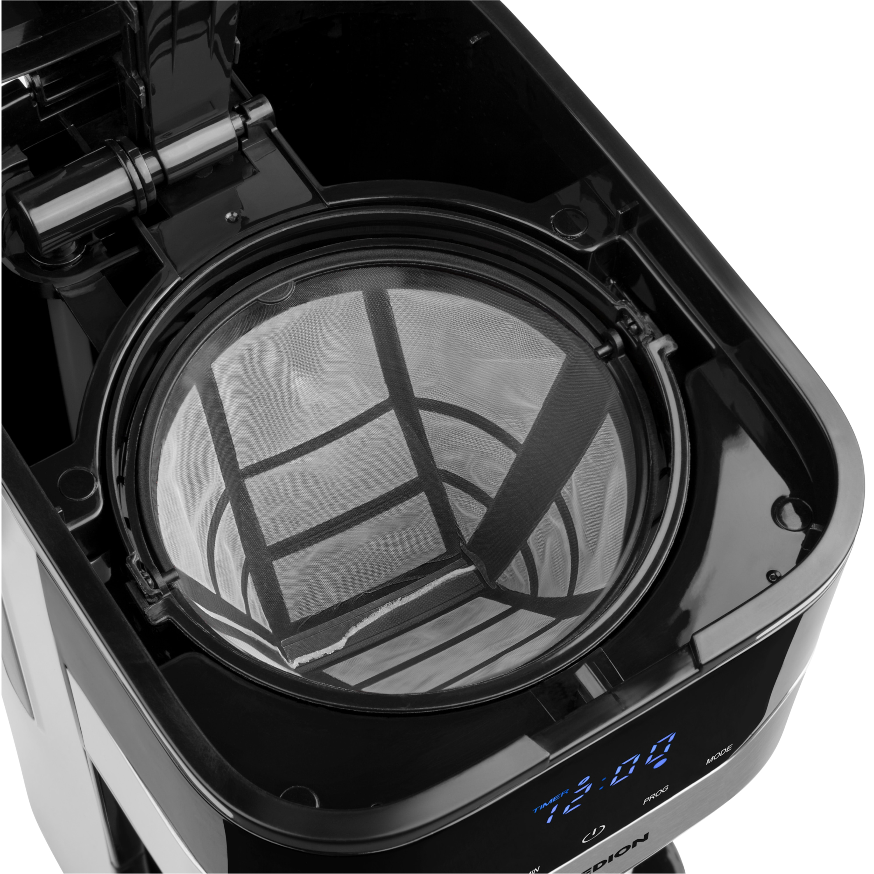 Zbliżenie czarnego ekspresu do kawy z otwartą górą. Wewnątrz widoczny jest kosz z filtrem siatkowym. Cyfrowy wyświetlacz pokazuje czas.