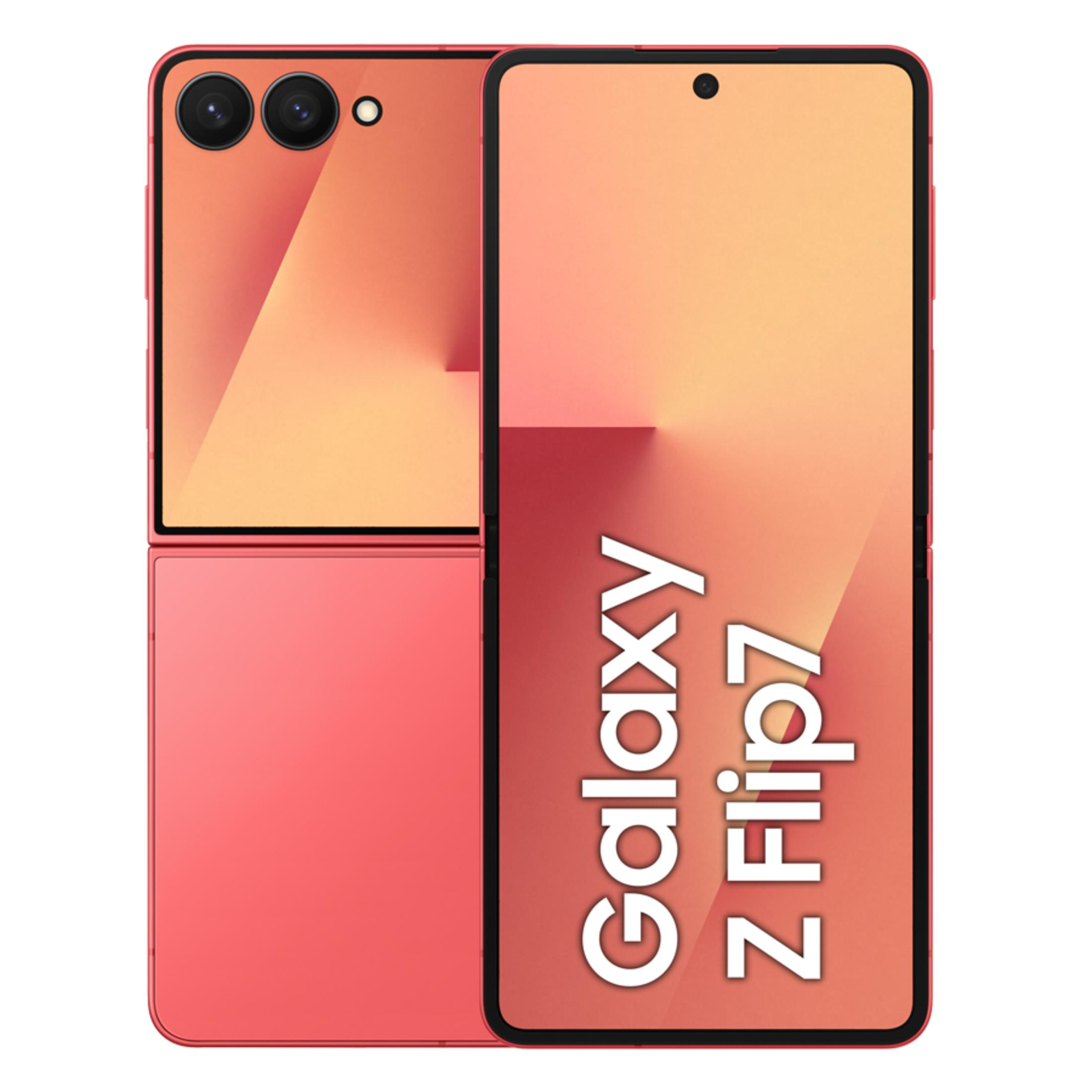 Ein korallenfarbenes Galaxy Z Flip7-Klapphandy ist teilweise geöffnet zu sehen. Das Telefon zeigt den Namen in weißem Text an.