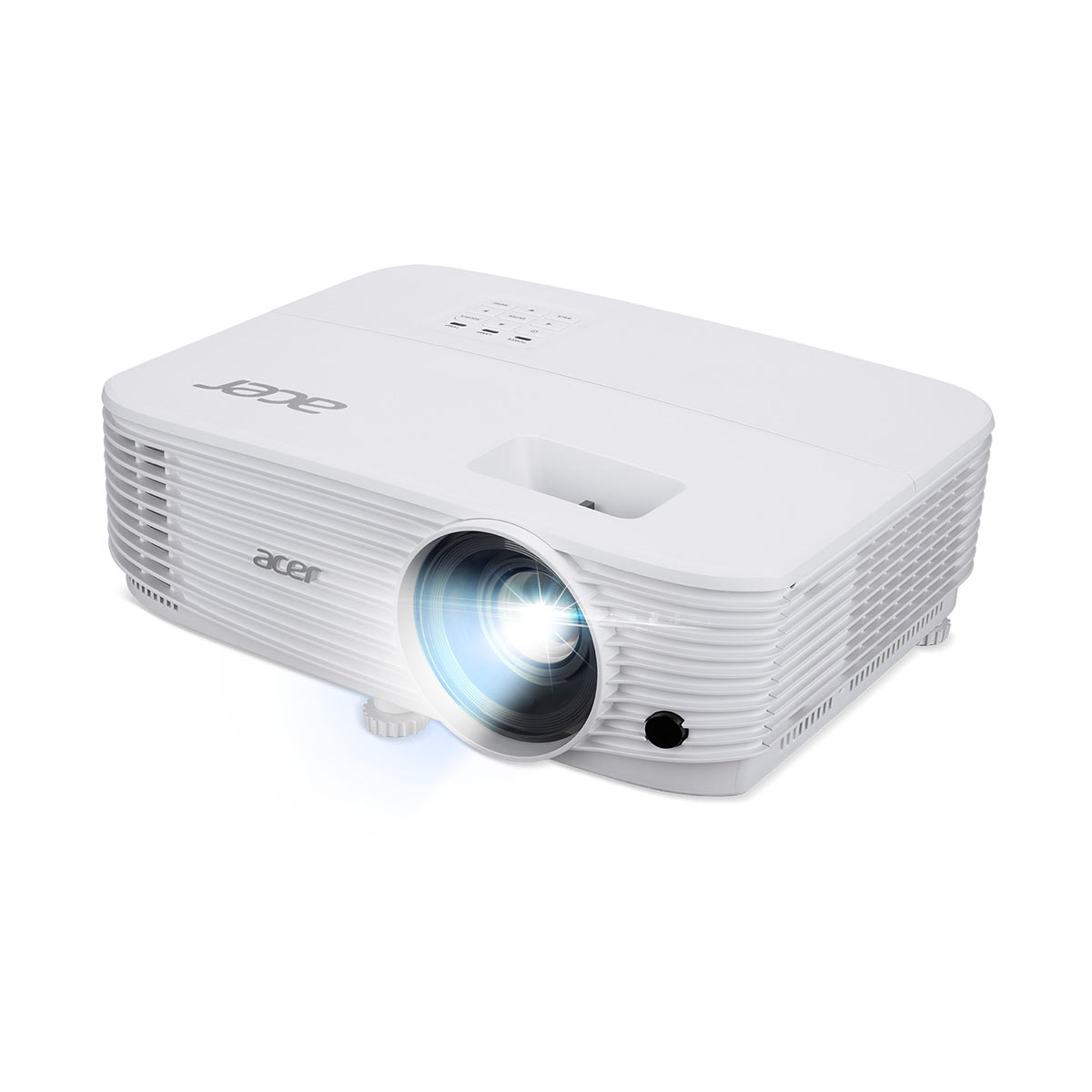 Biały projektor Acer jest odizolowany na białym tle. Obiektyw emituje światło. Logo Acer jest widoczne na górze i z boku.