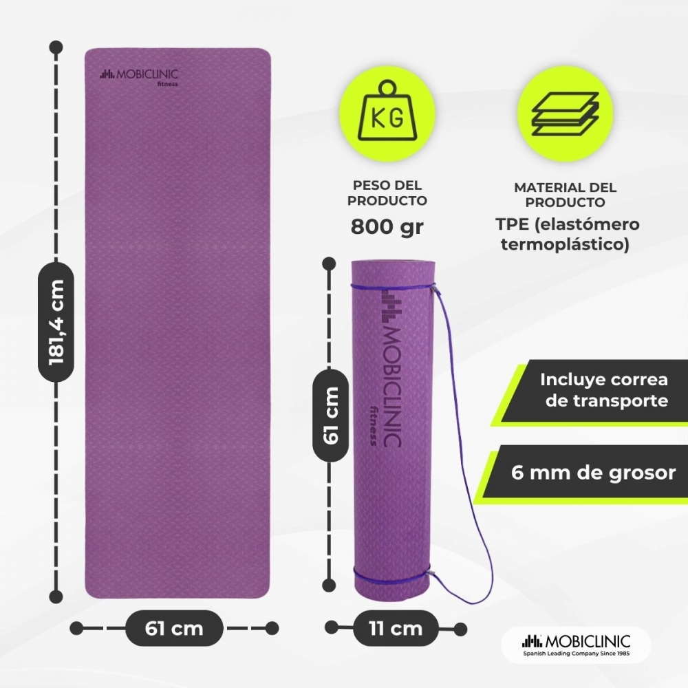 Una esterilla de fitness MobiliClinic morada, enrollada y desenrollada, con dimensiones e información de peso. Incluye correa.