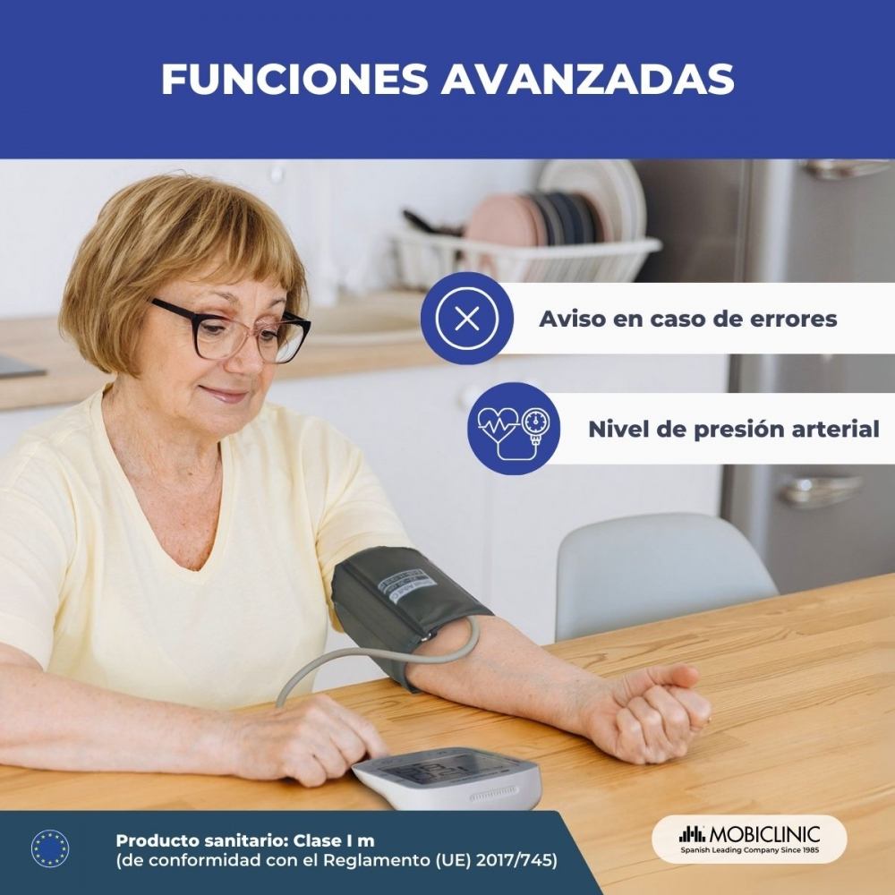 Una anciana se controla la tensión con un aparato. La imagen muestra el aparato y el brazo de la mujer con el brazalete.