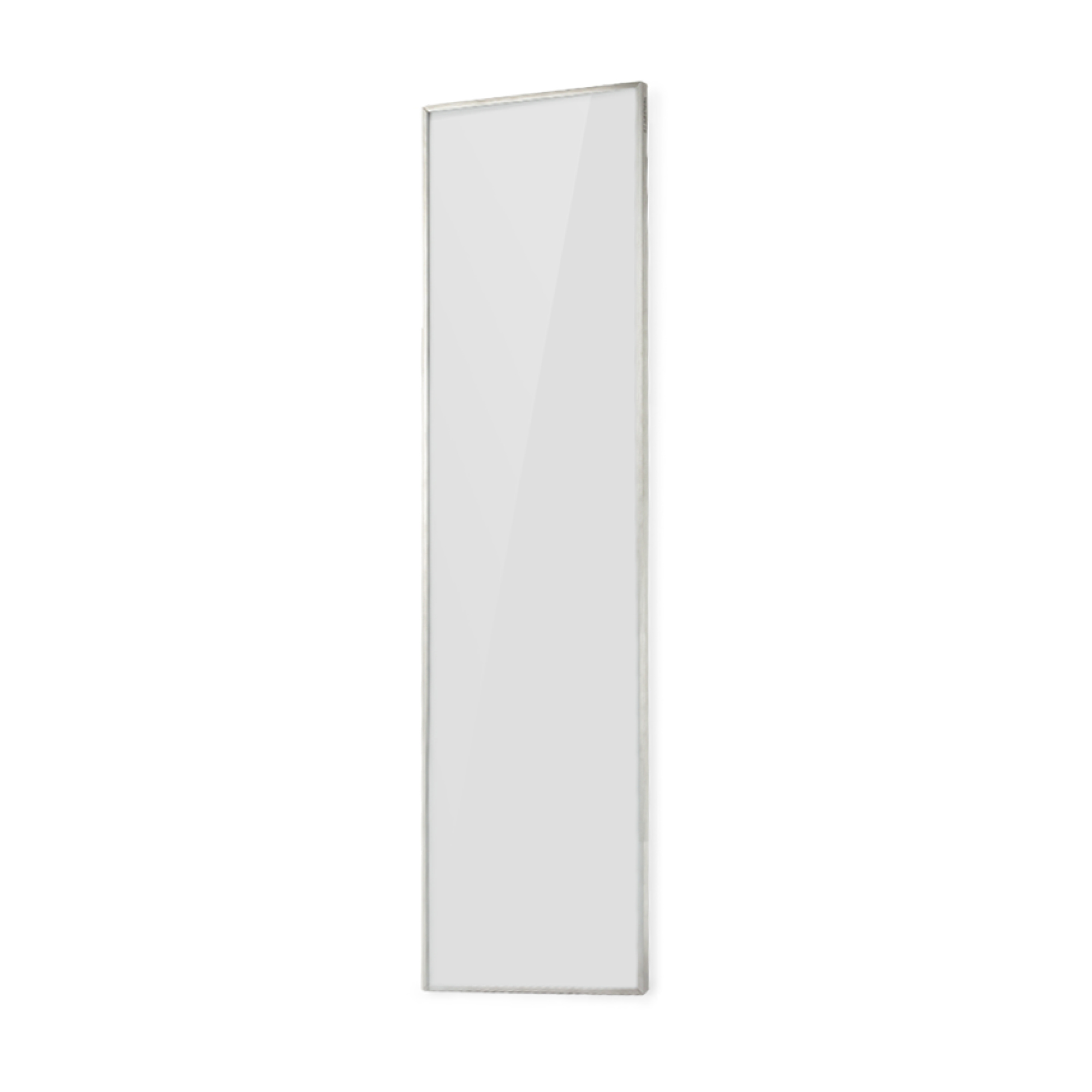 Un espejo largo y rectangular con marco plateado sobre fondo blanco.