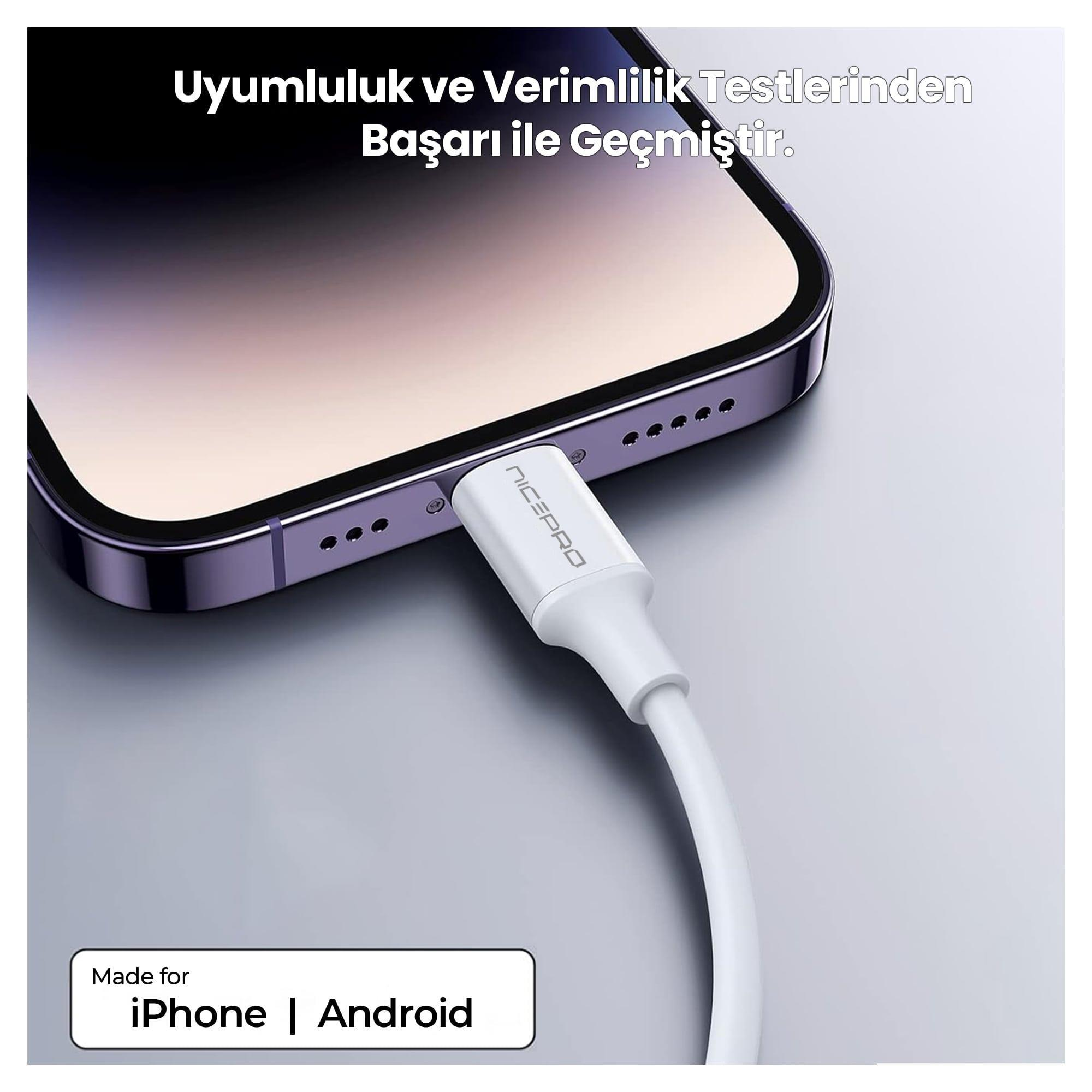 Beyaz şarj aleti takılı telefon, metin iPhone ve Android uyumlu olduğunu söylüyor.