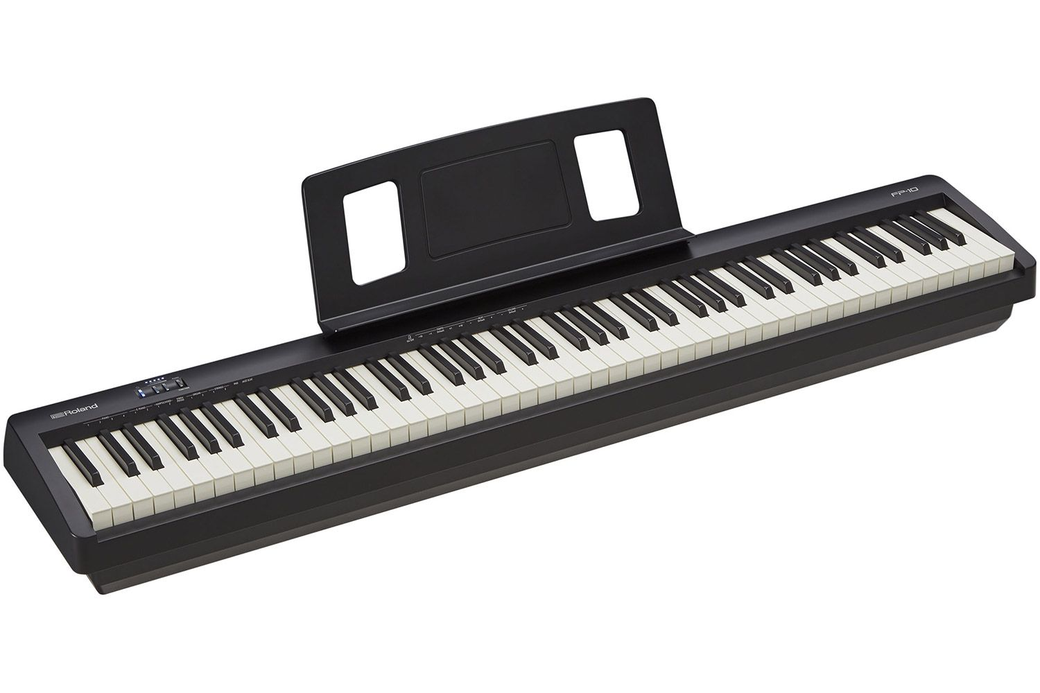 Un piano numérique Roland noir avec des touches blanches et noires. Il a un pupitre et est sur fond blanc.