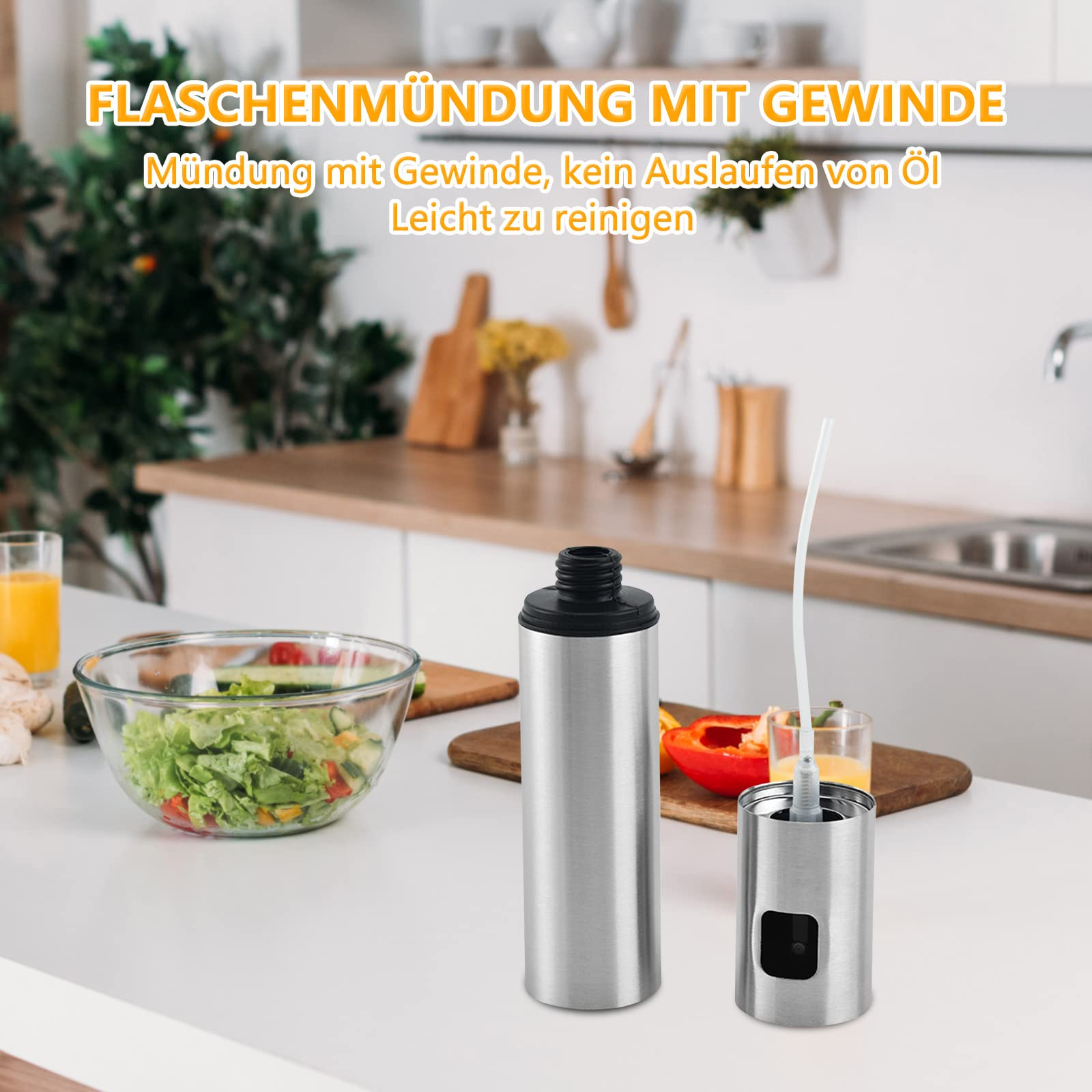 Ölflasche und Sprüher aus Edelstahl auf einer weißen Theke. Salat in einer Glasschüssel, Saft und rote Paprika.