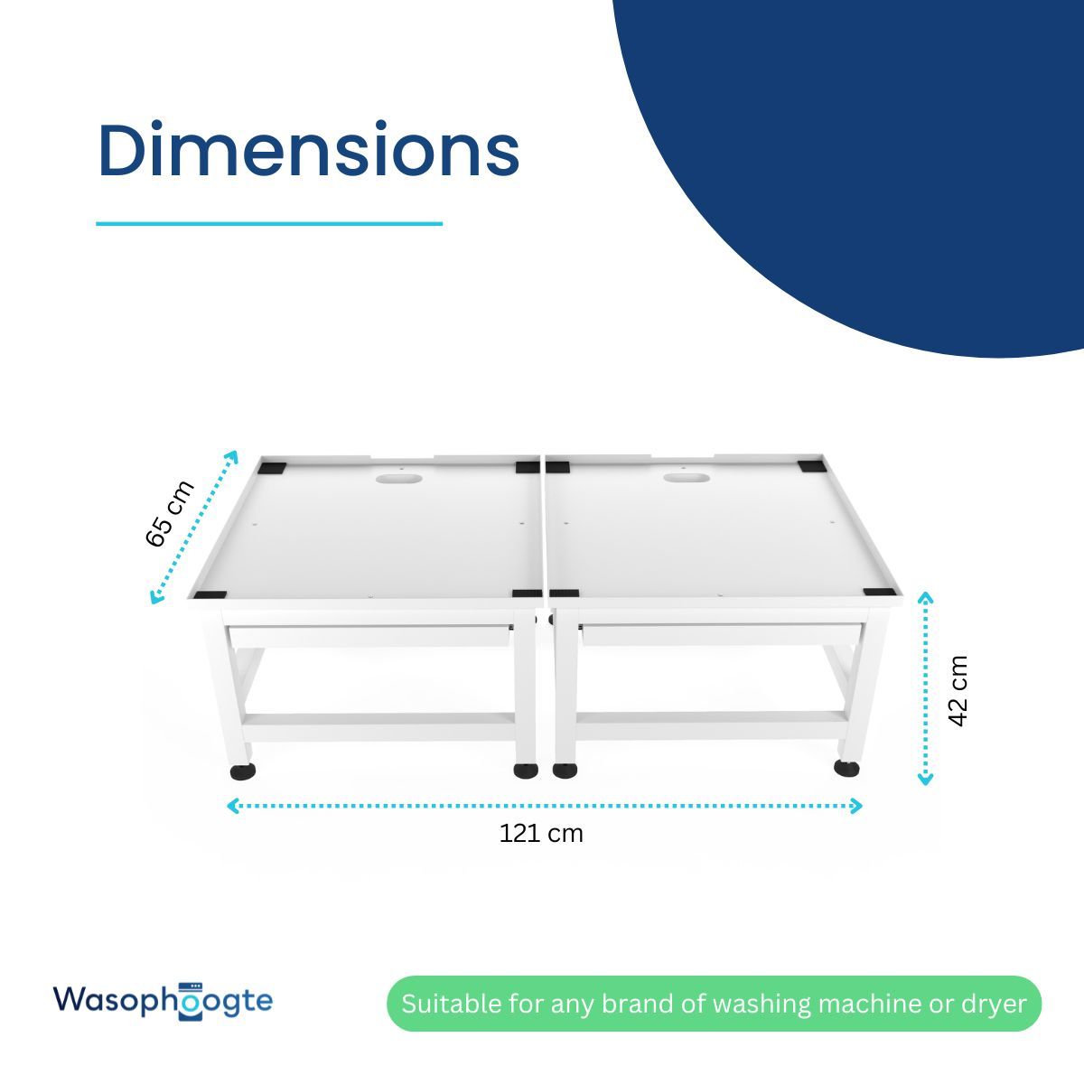 Witte wasmachinestandaard met afmetingen: 121 cm lang, 65 cm breed, 42 cm hoog. Tekst: Geschikt voor elk merk wasmachine of droger.