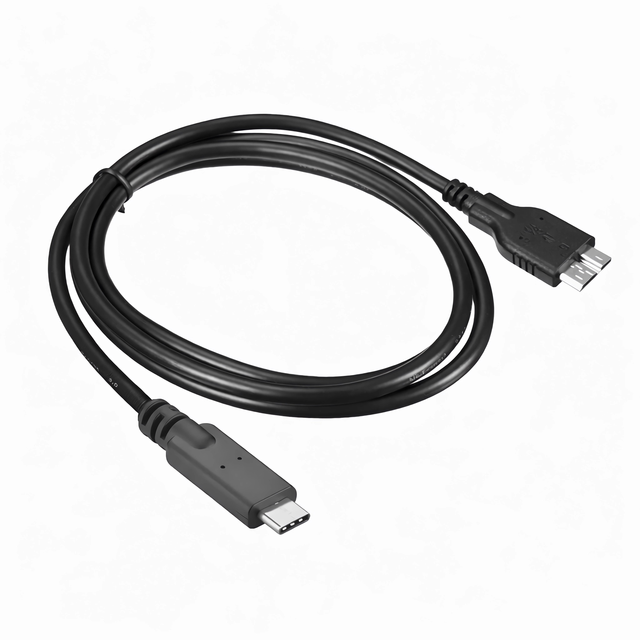 Ein schwarzes USB-Kabel mit einem Typ-C- und einem Micro-USB-Anschluss vor weißem Hintergrund.